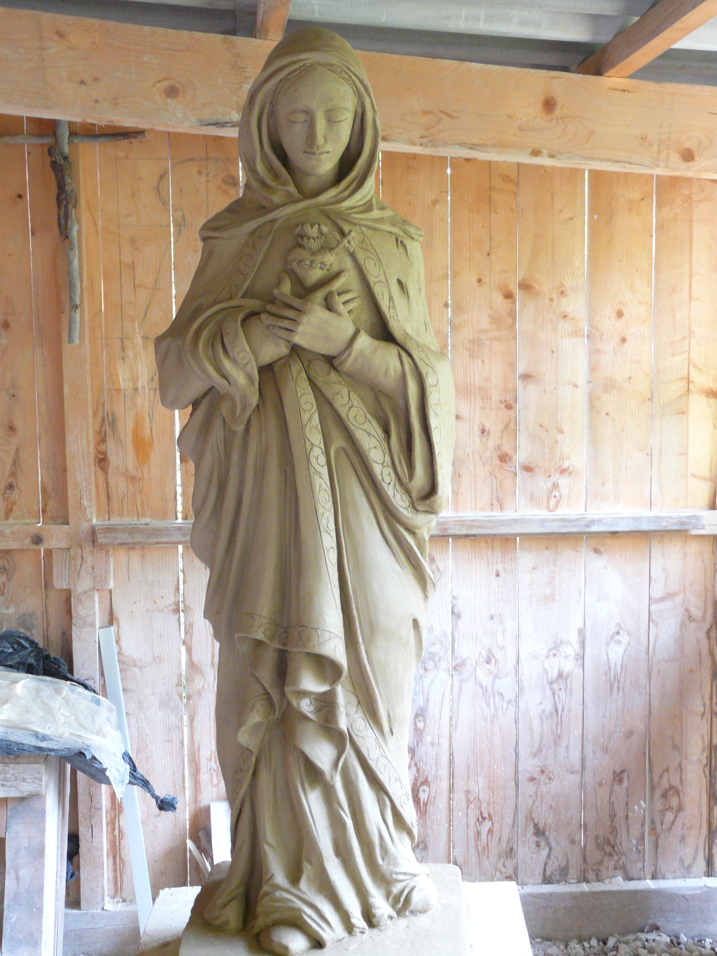Statue d'étude en argile de Marie - sculpture religieuse sur mesure