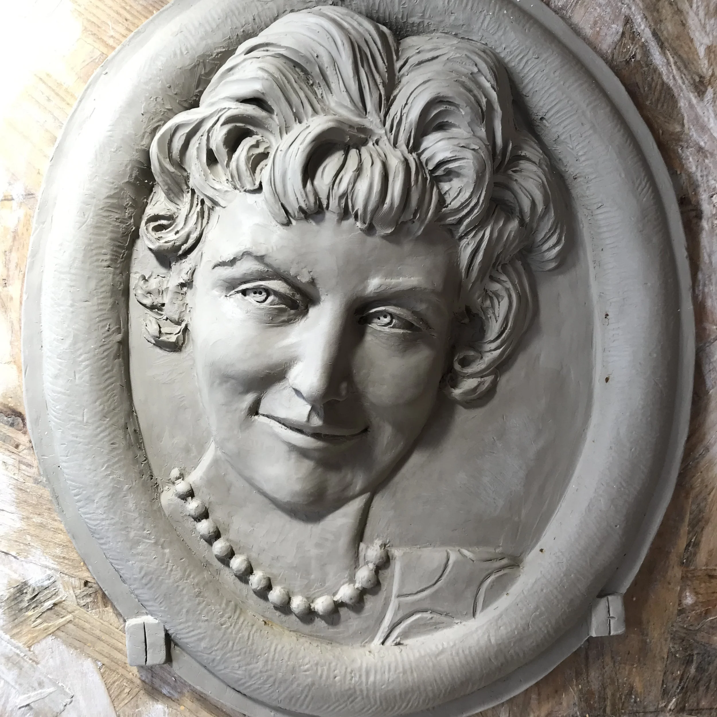 Modelage visage en argile. Etude avant sculpture. Jean Fournols Sculpteur. Loire-Atlantique