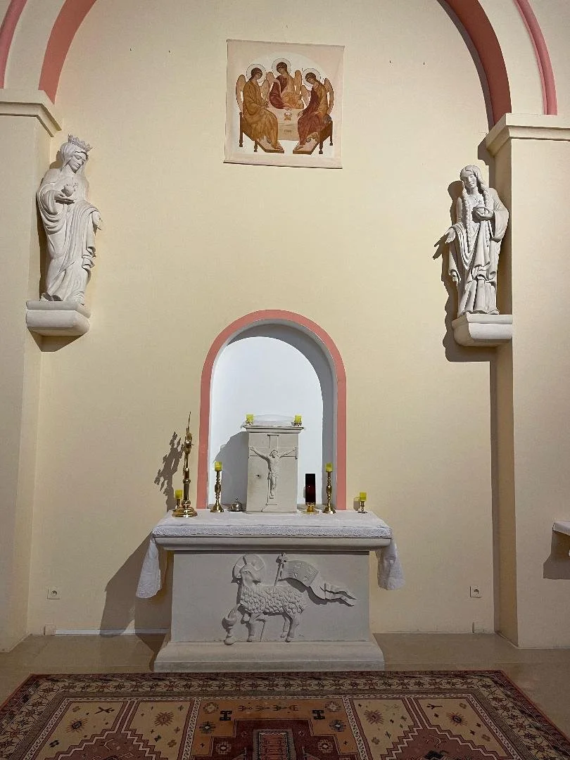 Statues en pierre sur mesure chapelle d'adoration
