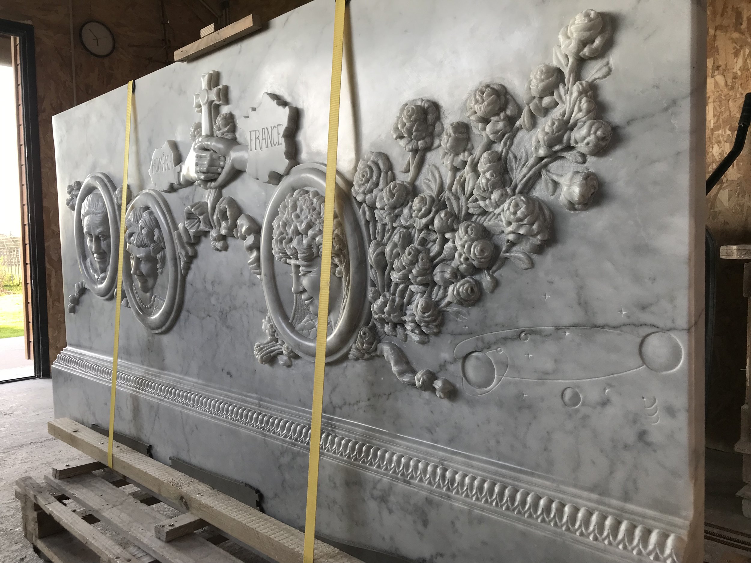 Monument funéraire sculpté sur mesure