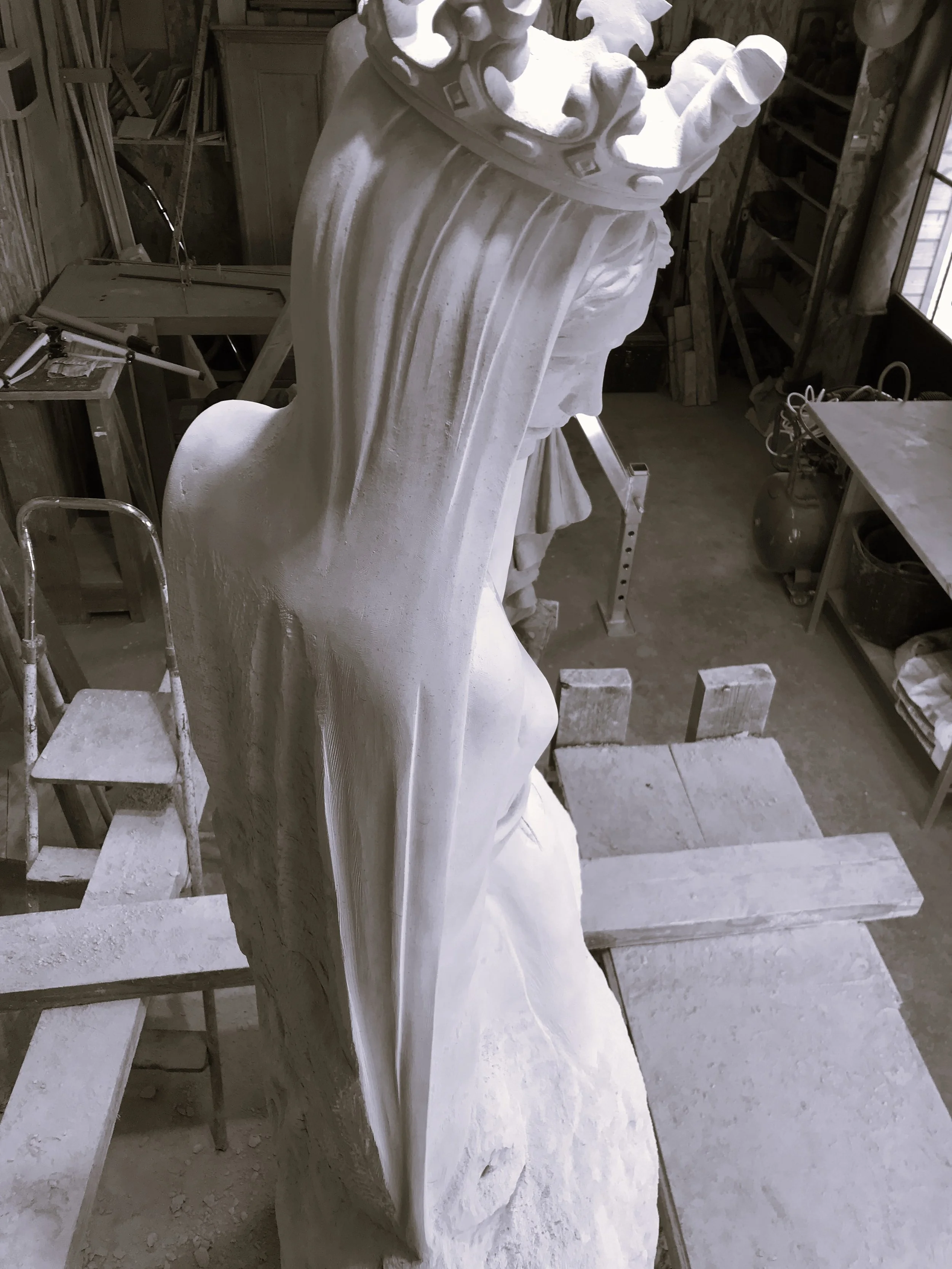 Statue en pierre atelier - sculpture sur mesure Loire-Atlantique