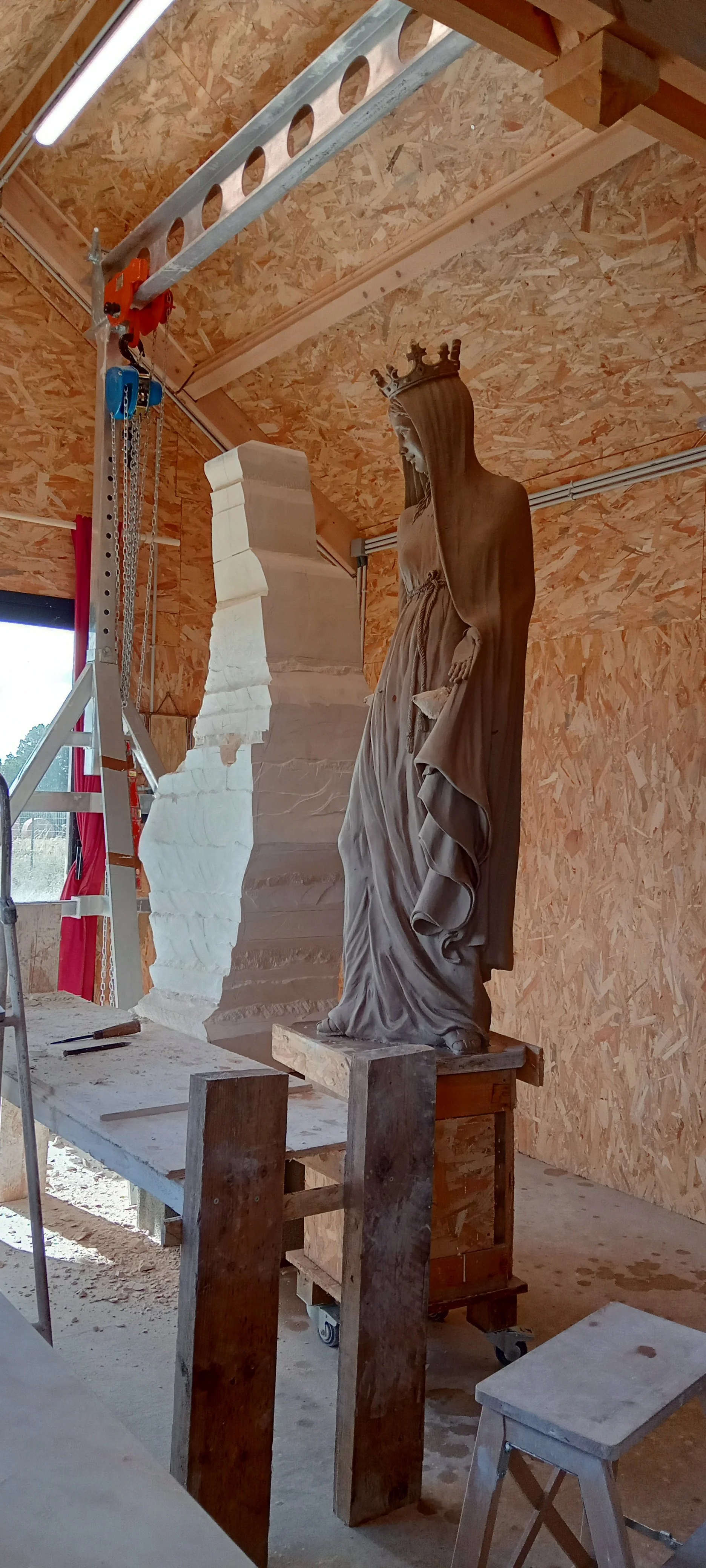 Modelage en argile statue en pierre - sculpture sur mesure