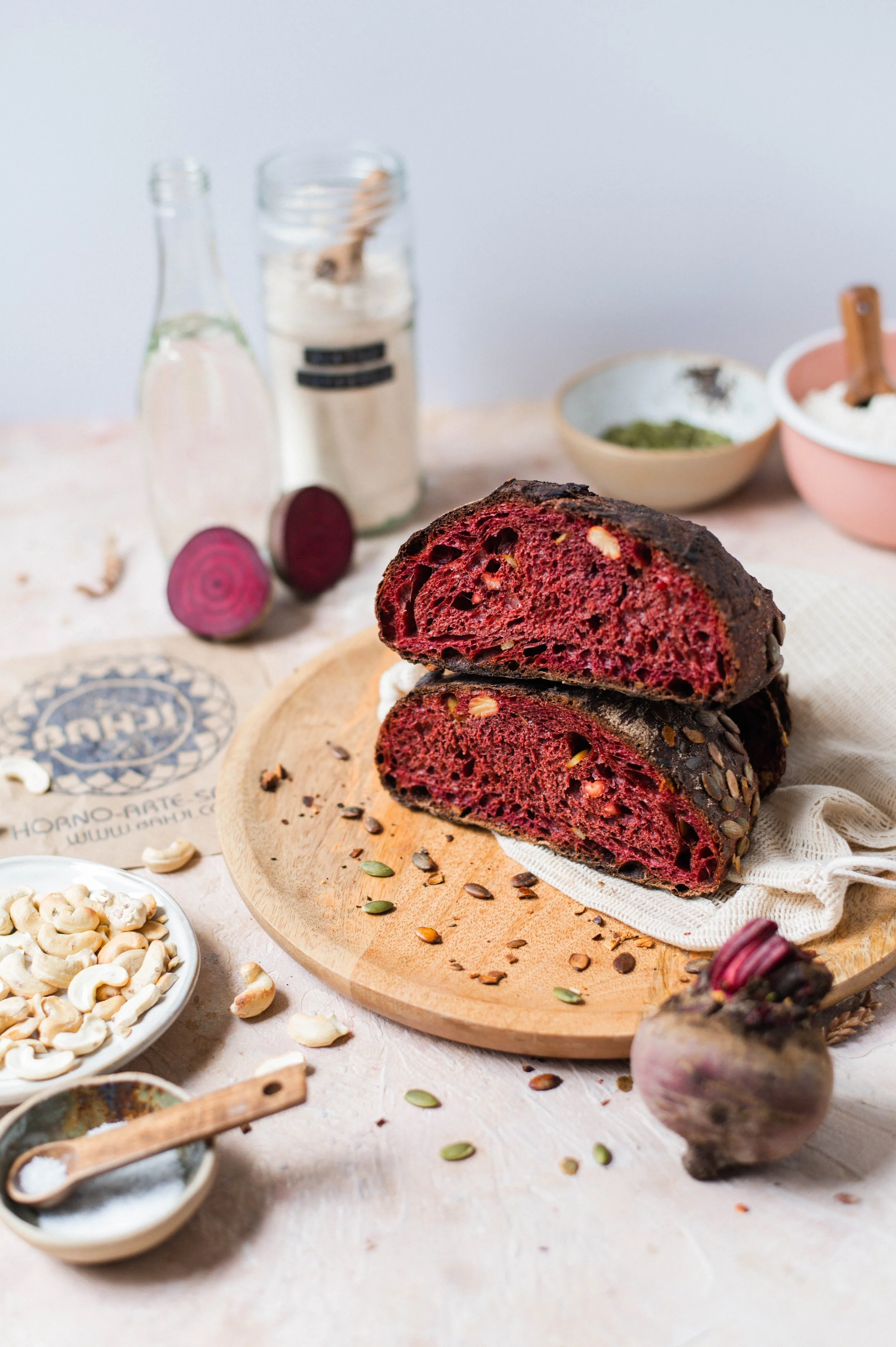 Pan Remolacha con semillas de calabaza y marañon