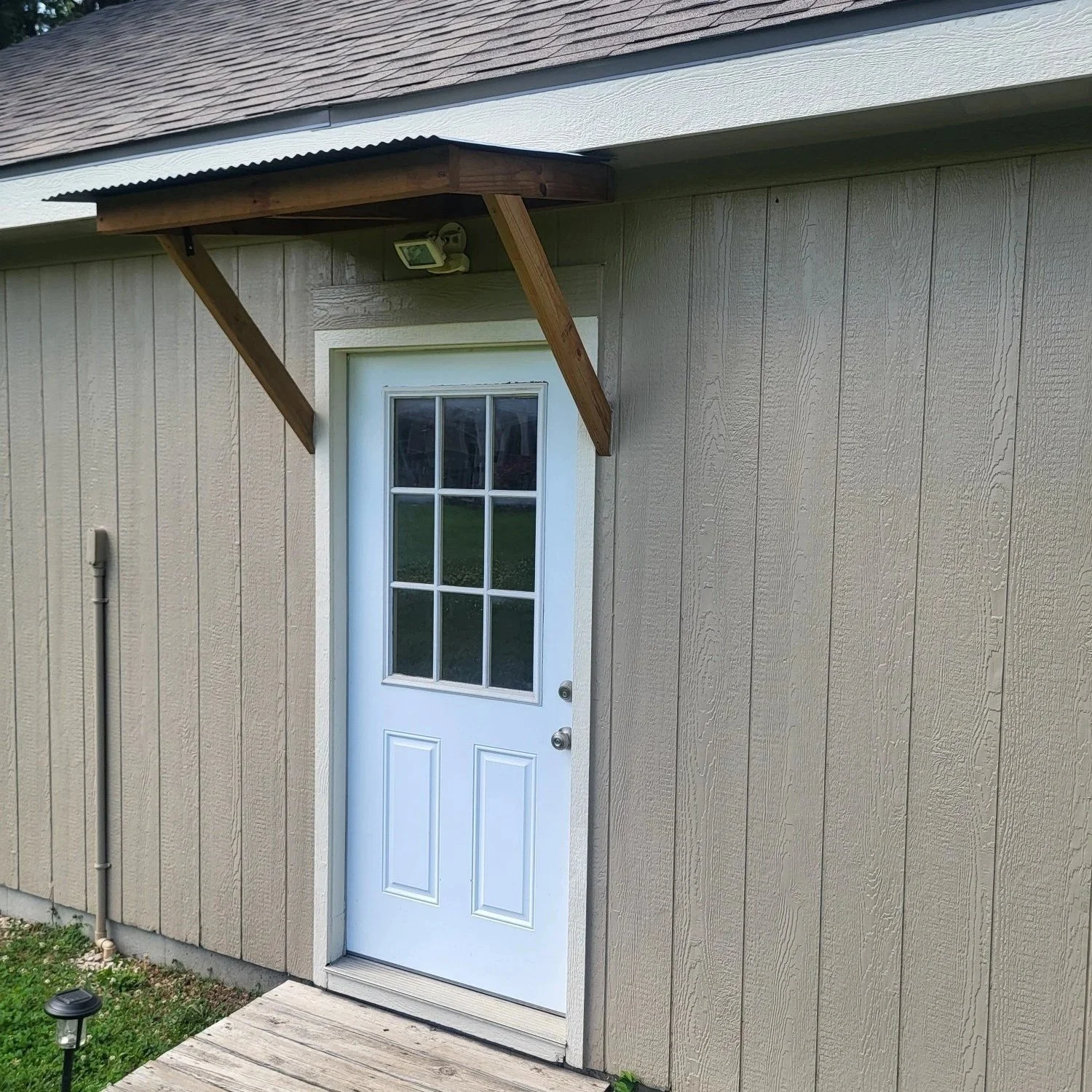 Construction of a door awning