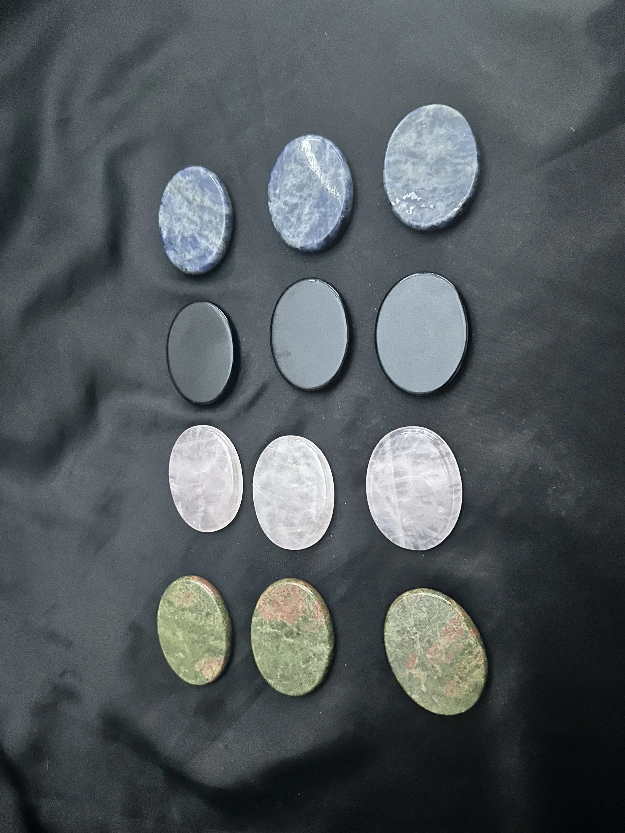 Thin Flat Palm Stone