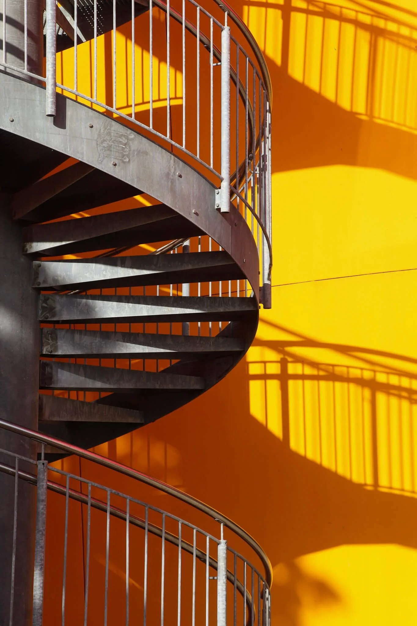 Caracol
December 6, 2023 — Biomuseo, Causeway, Panama
The museum staircase becomes a play of forms and light.