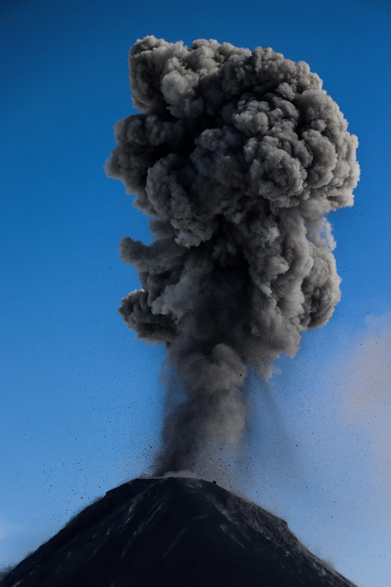 Claveles
May 15, 2024 — Volcán de Fuego, Antigua, Guatemala. A volcanic hike that ended in a decision of love.