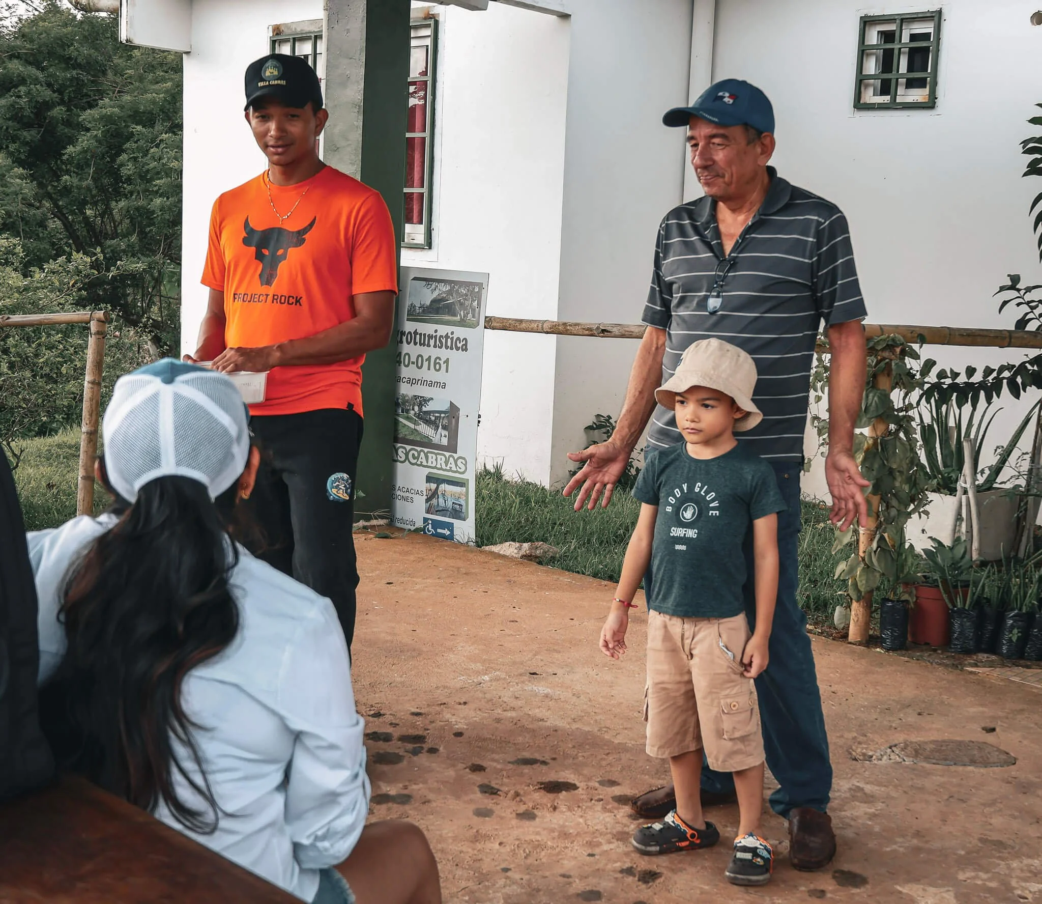 Foto de Familia que trabajan Finca Caprinama