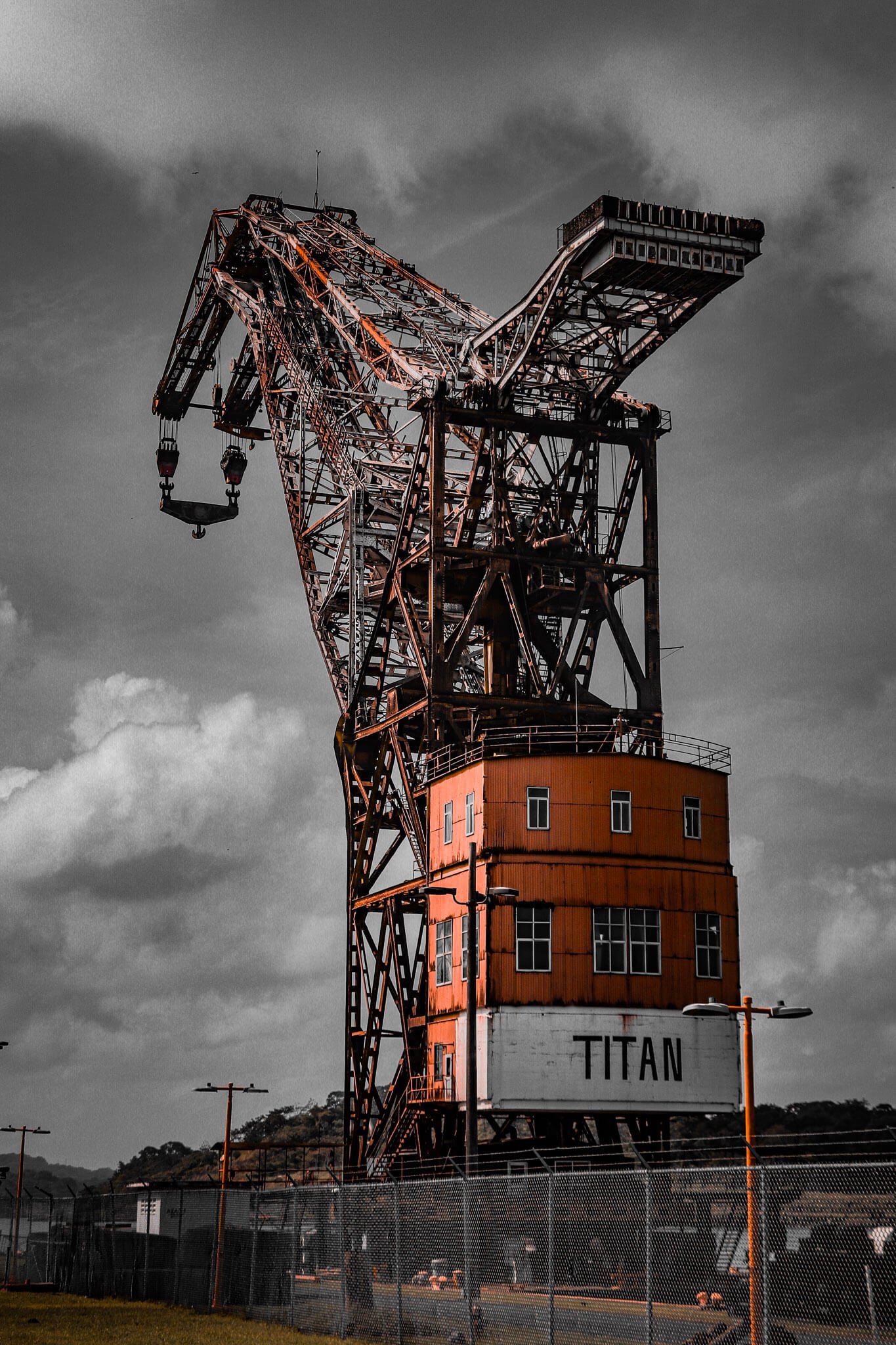 Titán de Lejos
July 21, 2025 — Gamboa, Panama
The historic Titan crane appears as a guardian of the Canal.