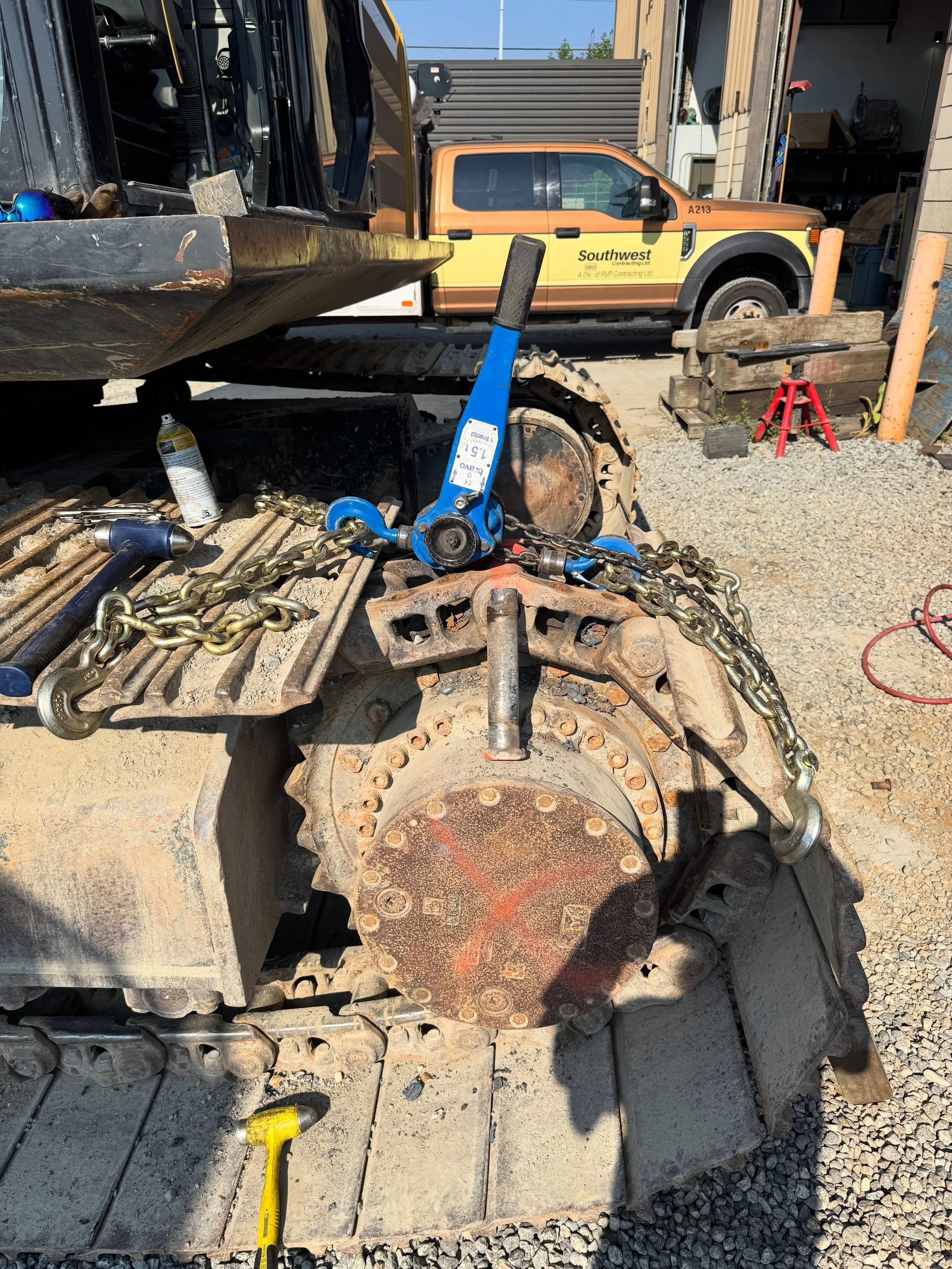 It&rsquo;s been a busy week for these tight nuts! 

Final drive replacement, roller replacement, a couple of boom hydraulic hoses, a service and a coolant reservoir change for this girl!

Call us to schedule your repair today! 
#mechanic #heavyduty #