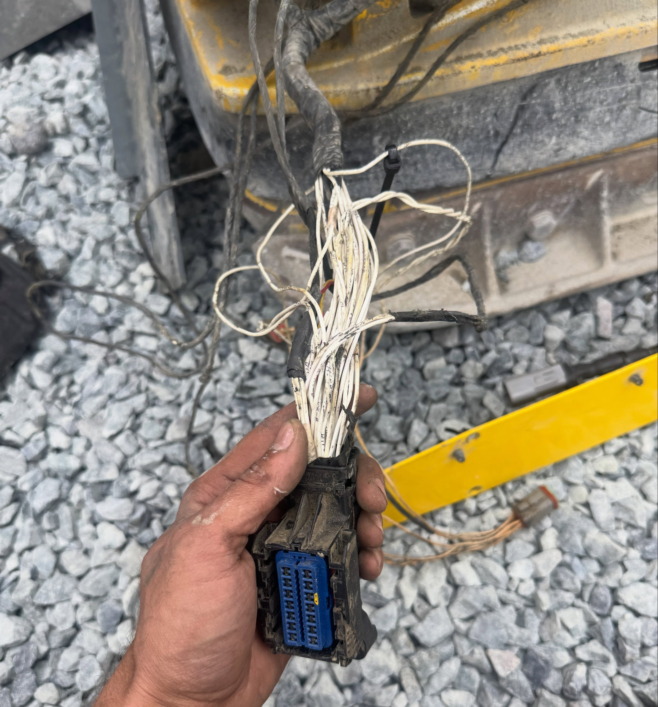 Whoever decided let&rsquo;s make all the wires white and label them&hellip;.. should really re evaluate their career decisions 🤣

Good thing we absolutely loooove electrical repairs!
A couple of random shots from the past week. 

#mobilemechanic #wi