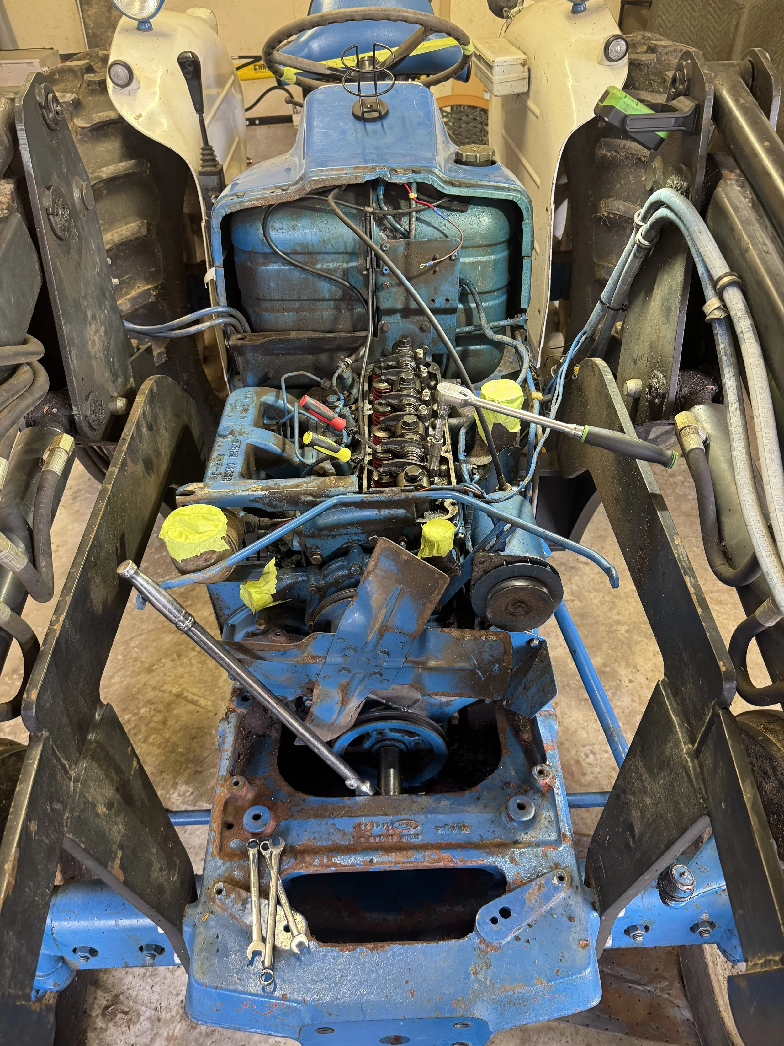 Overhead adjustment on a Ford 4000