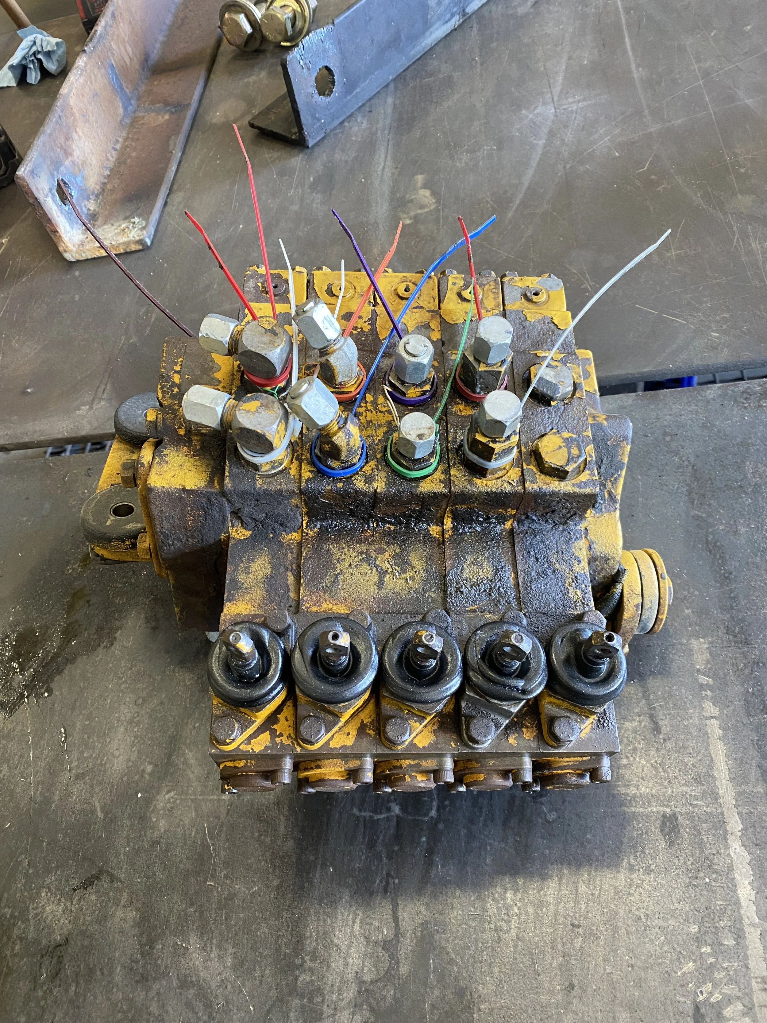 Rebuilding a control valve on a Cat 140G