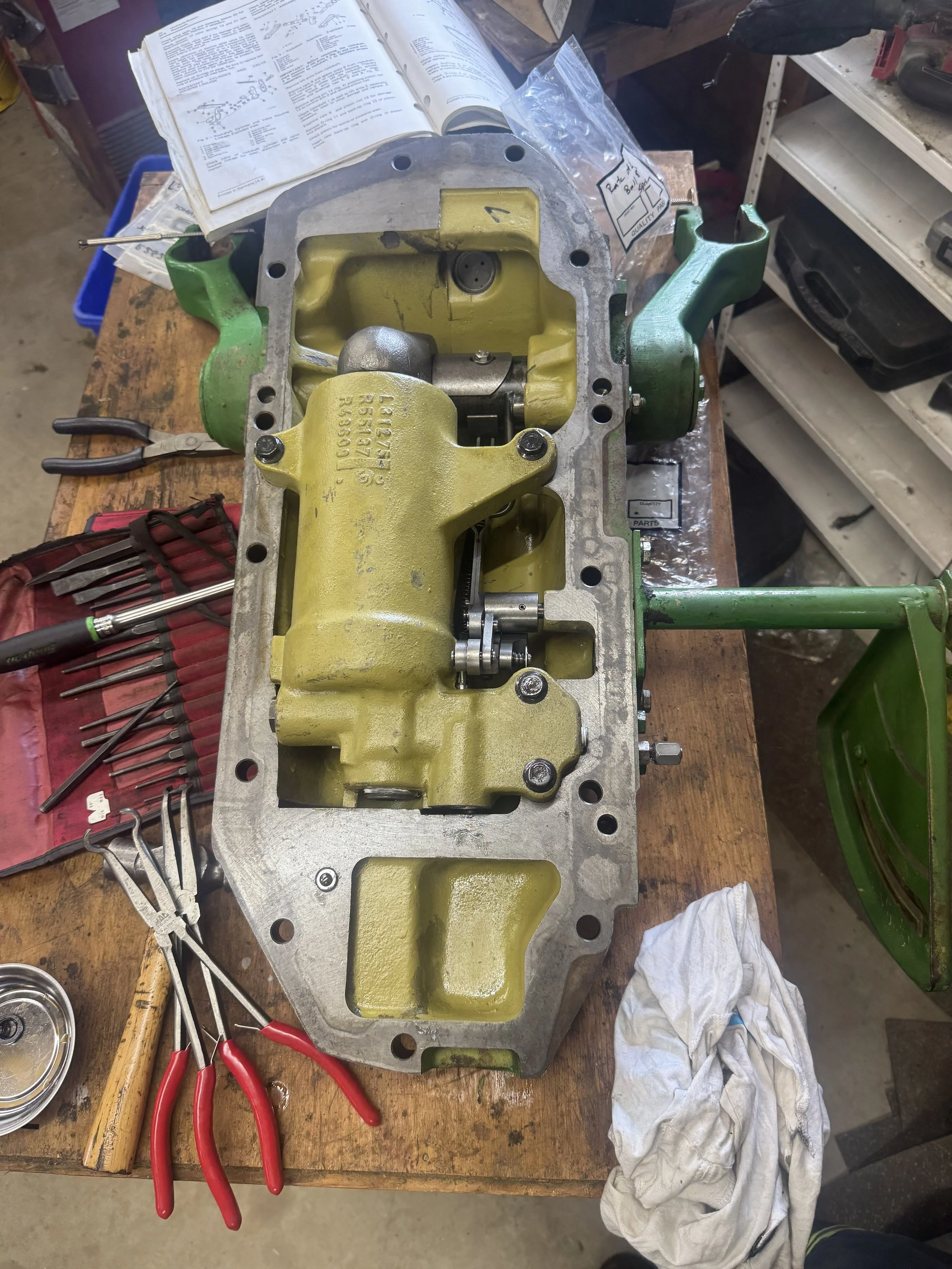 Rockshaft cylinder reseal on a John Deere 1030