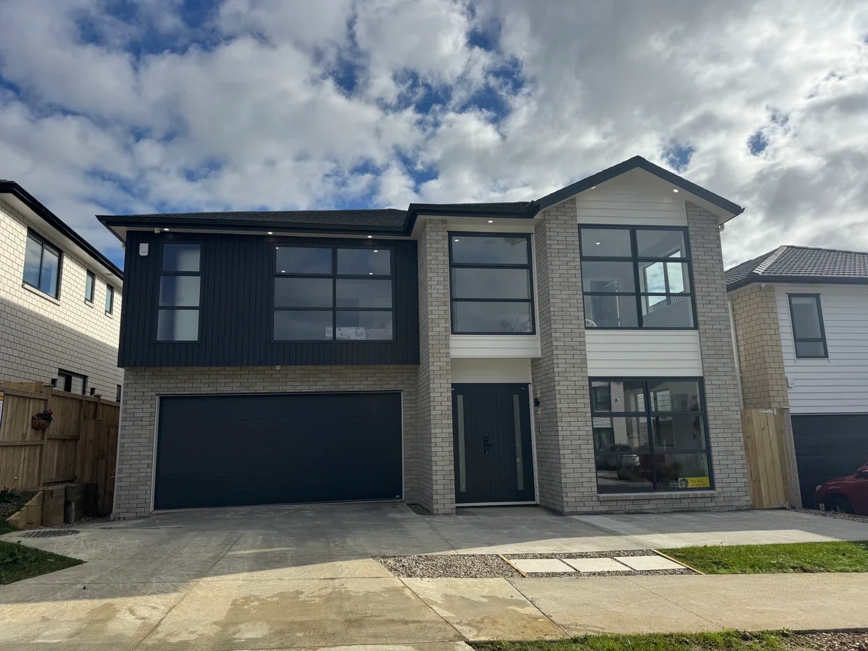 10 Knockanara Road, Flat Bush