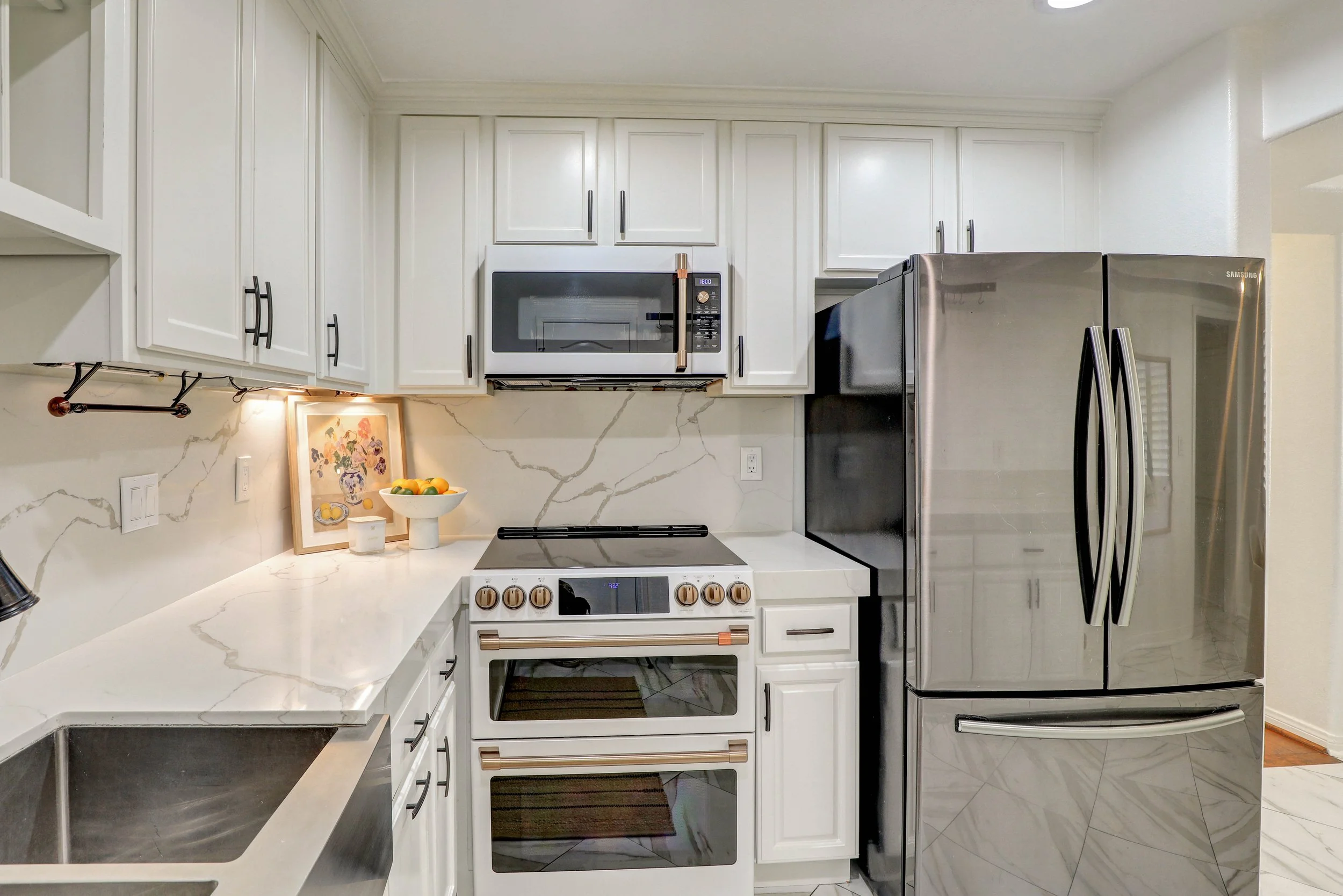 11-7301 W Manchester Ave-11.jpg