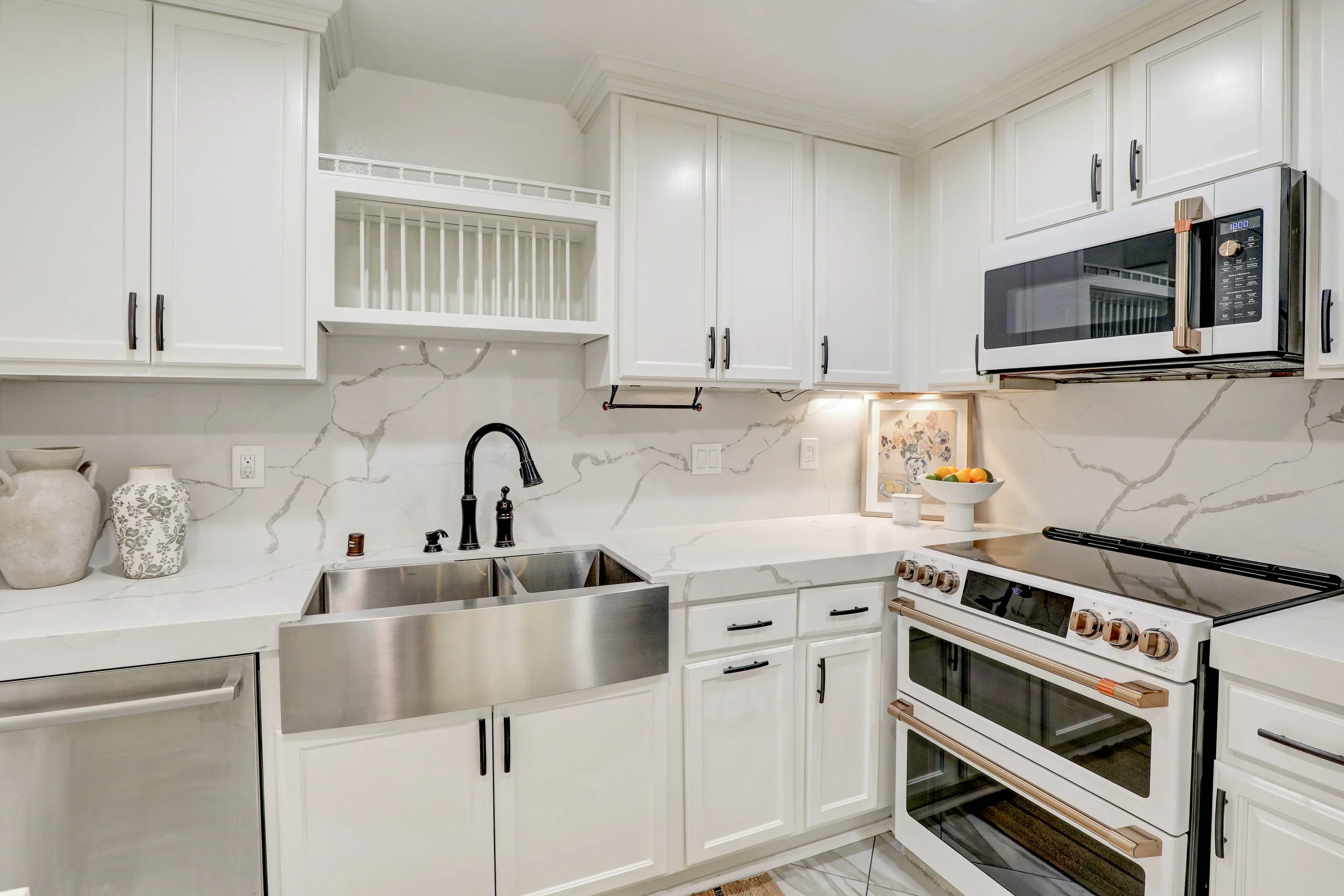 12-7301 W Manchester Ave-12.jpg