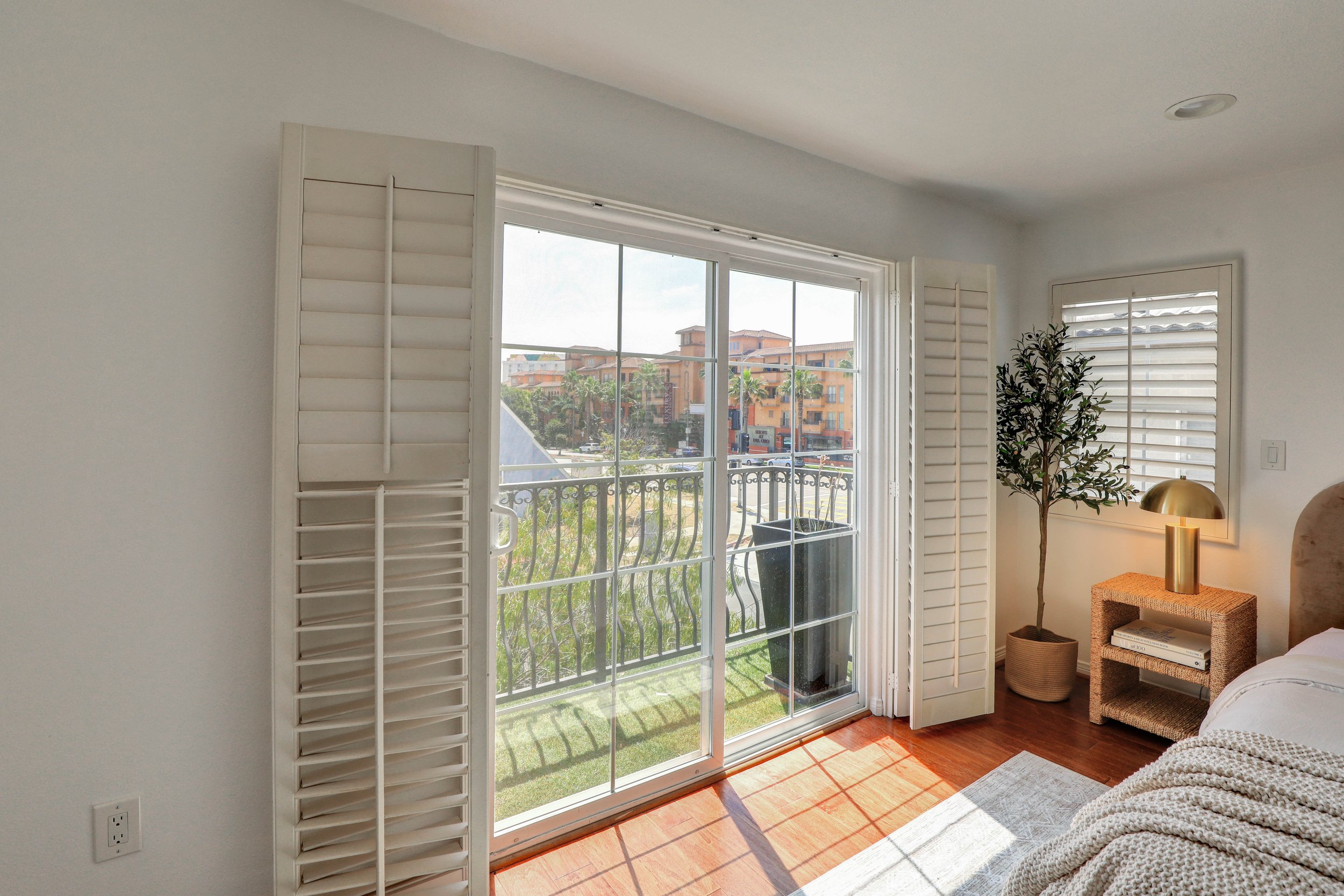 27-7301 W Manchester Ave-27.jpg