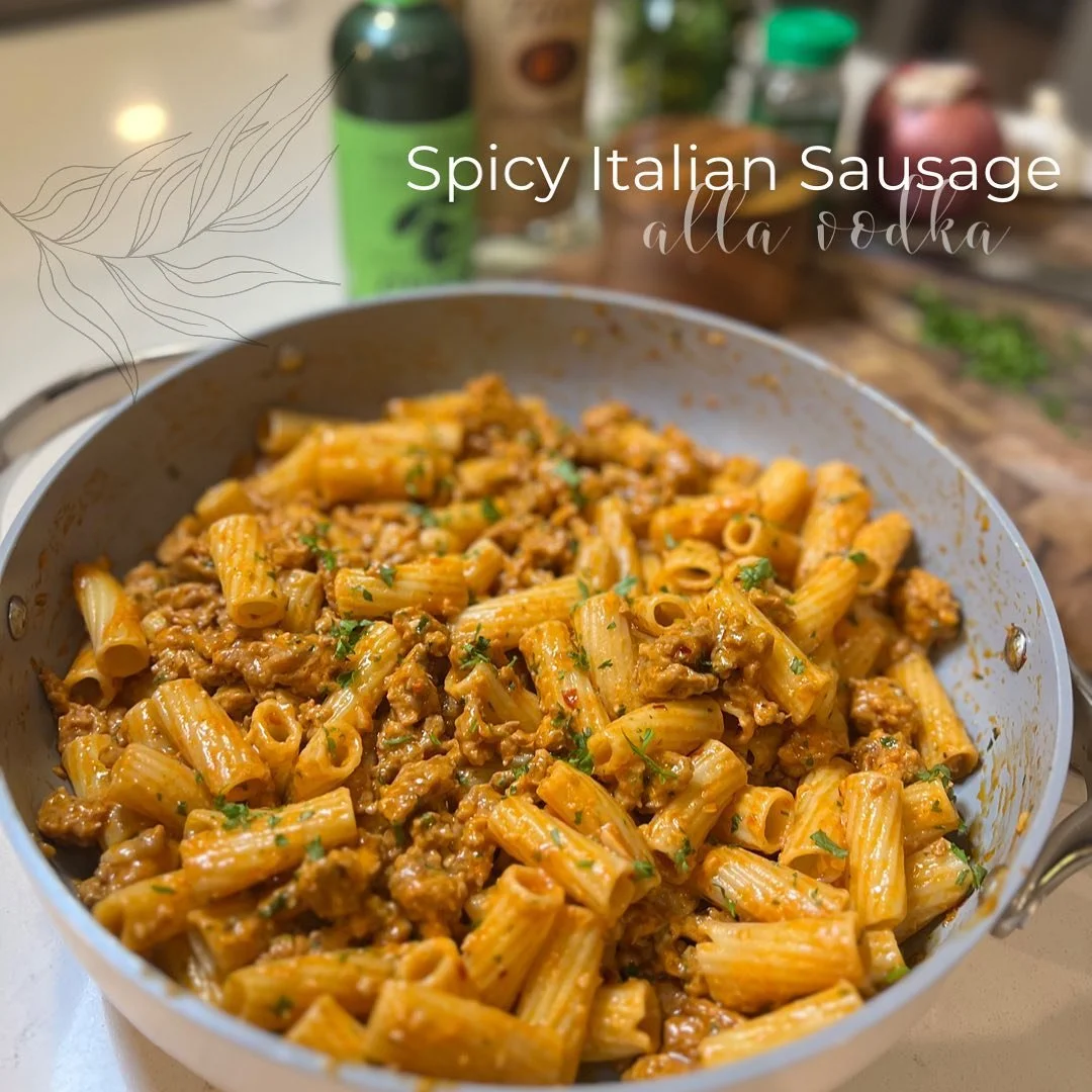 Spicy Italian Sausage alla vodka 
.
.
.
My take on penne alla vodka 🤗 added some spicy protein (we love spice in this house) and used rigatoni instead of penne!