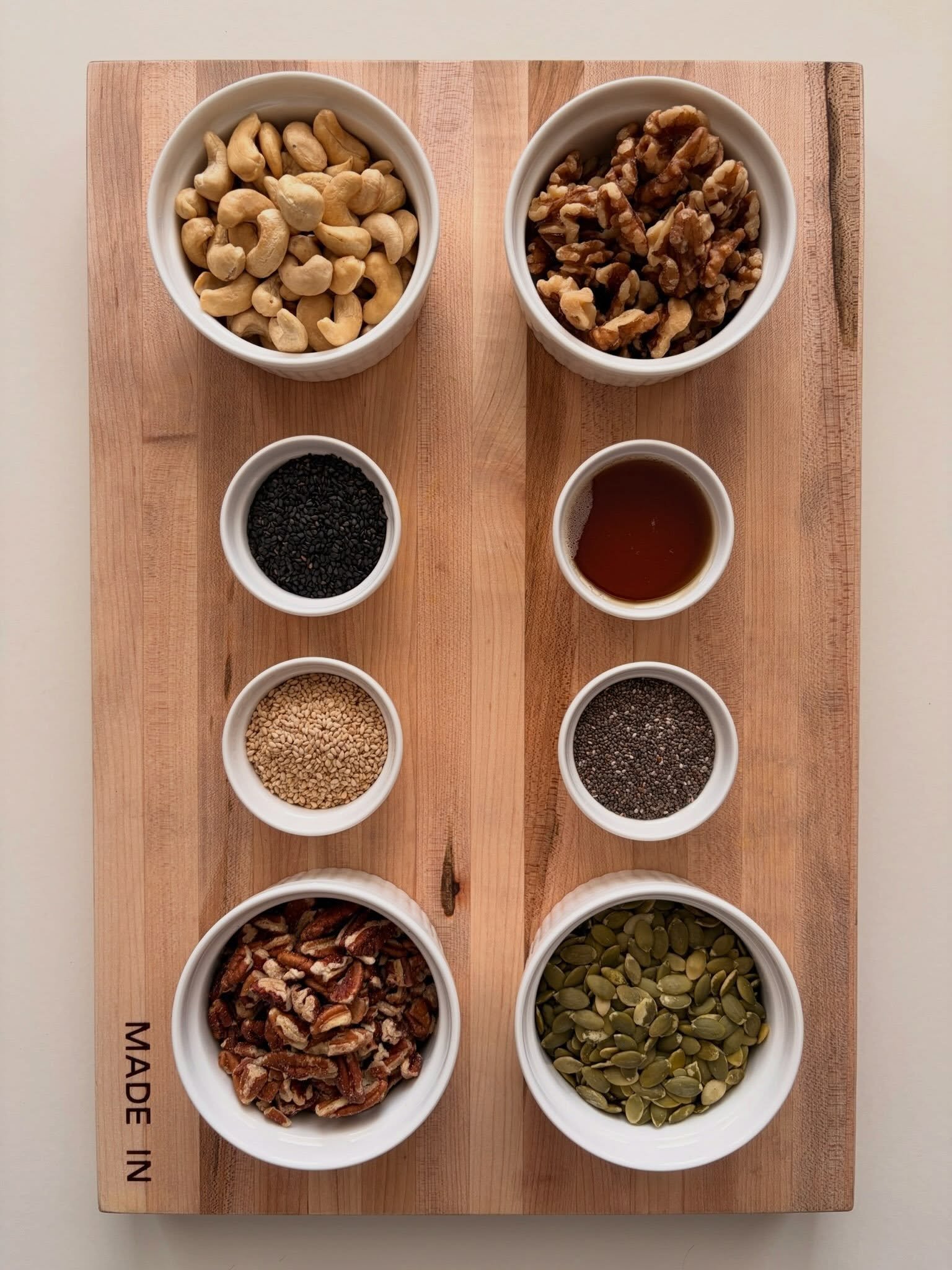 cashews. walnuts. pecans. pumpkin seeds. sesame. maple syrup.🥜✨swipe to see how it comes together &rarr;

homemade nut &amp; seed granola 🥜✨
.
.
.
inspired by our friend @raksha_darshan 🤍
.
.
full recipe with step by step instructions at nomsbyjac
