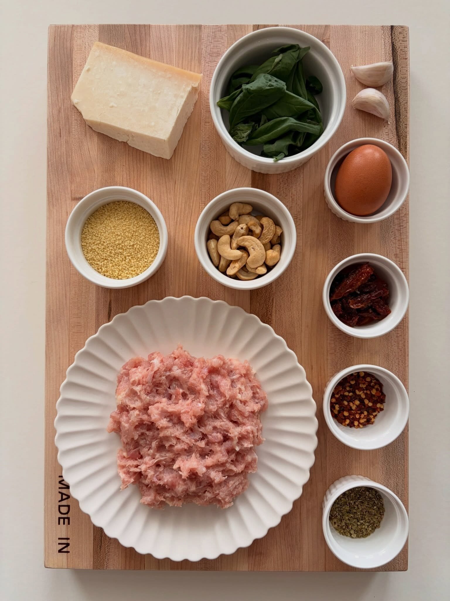 ground chicken. sundried tomatoes. cashews. basil. parmesan. couscous. 🍃 swipe to see how it comes together &rarr;

sundried tomato chicken meatballs with cashew pesto &amp; couscous 🍃🧆
.
.
.
inspired by @thehungryhobbit 🤍
.
.
.
full recipe with 
