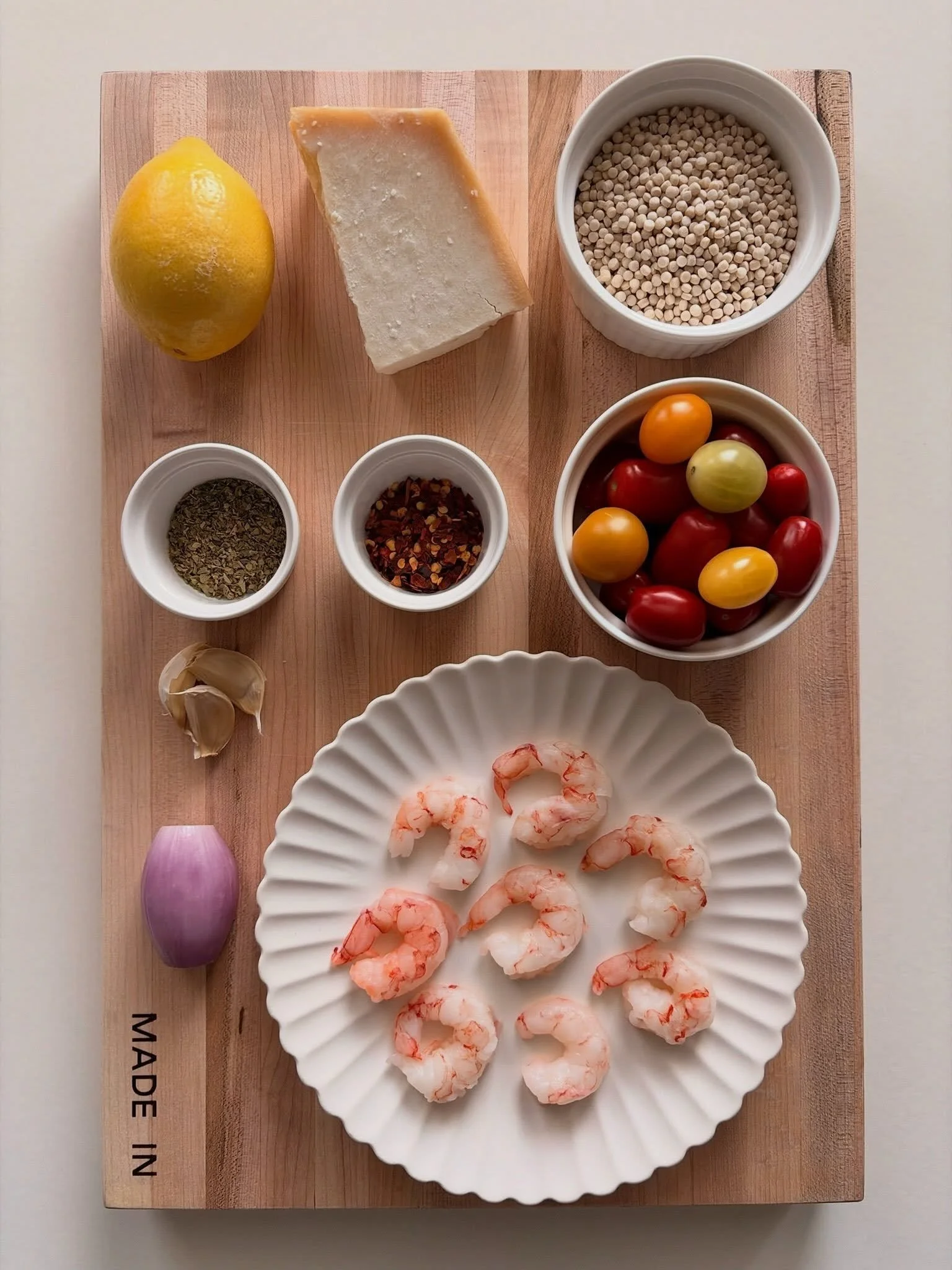shrimp. cherry tomatoes. couscous. lemon. garlic. parmesan. 🍋🦐 swipe to see how it comes together &rarr;

lemon garlic shrimp with blistered tomatoes over pearl couscous 🍋🦐
.
.
.
full recipe with step by step instructions at nomsbyjackie.com 🔗 (