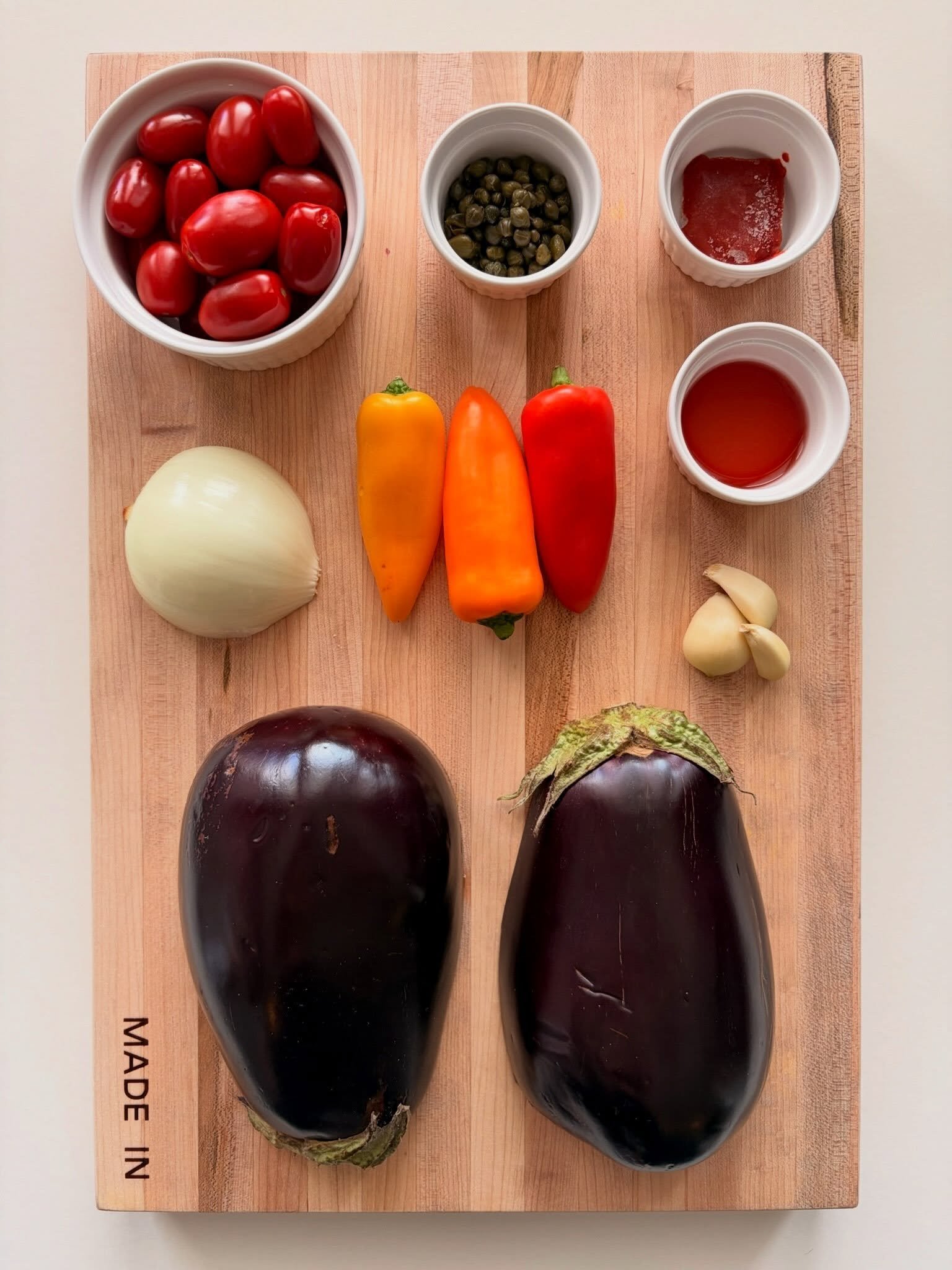 eggplant. cherry tomatoes. peppers. capers. red wine vinegar. garlic. 🍆🌶️swipe to see how it comes together &rarr;

eggplant caponata 🍆🌶️
.
.
.
full recipe with step by step instructions at nomsbyjackie.com 🔗 (link in bio)

&amp; THIS is how we 