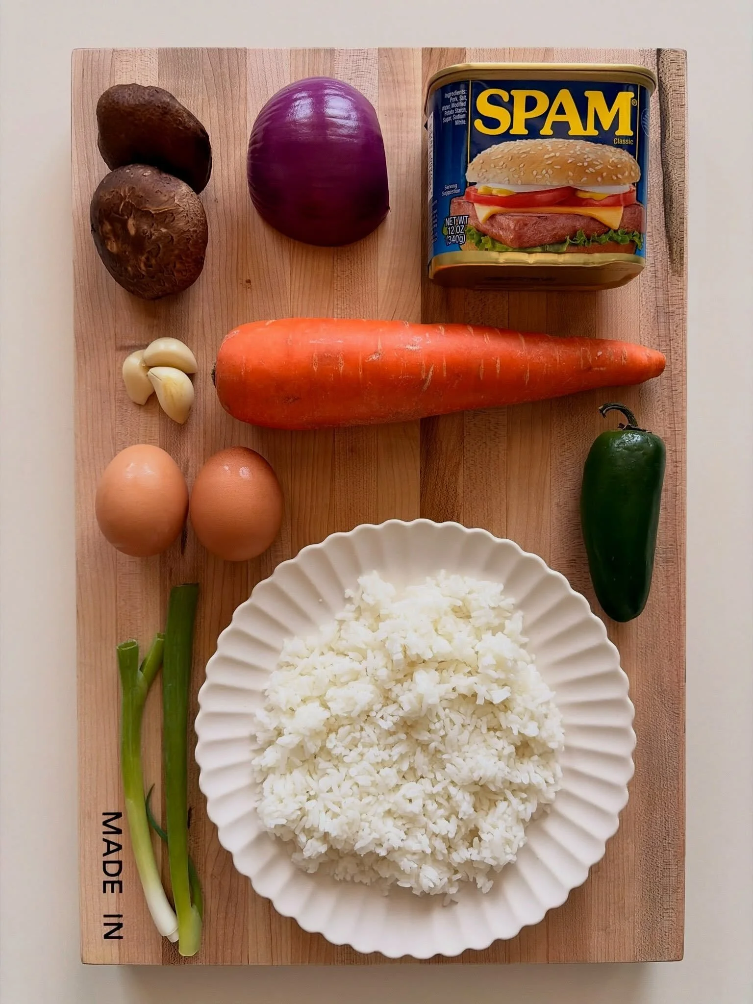 SPAM. rice. eggs. shiitake. carrot. jalape&ntilde;o. onions. garlic. 🍳🌶️swipe to see how it comes together &rarr;

SPAM fried rice 🍳🌶️
.
.
.
full recipe with step by step instructions at nomsbyjackie.com 🔗 (link in bio)

&amp; THIS is how we act