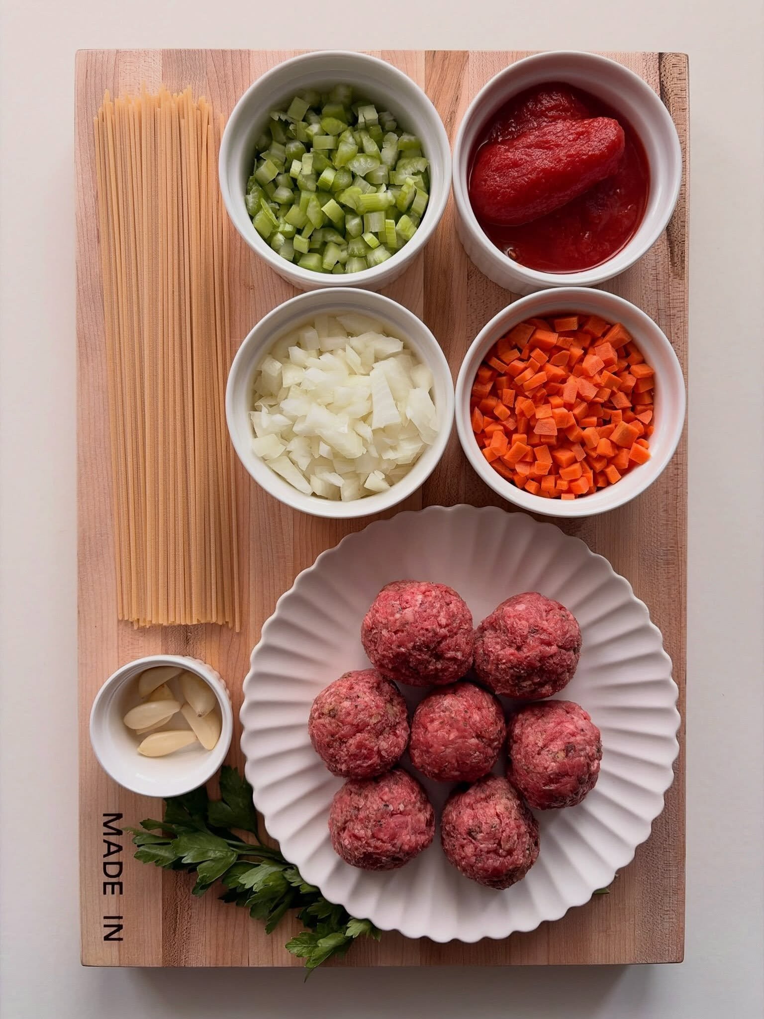 ground beef. San Marzano tomatoes. carrot. celery. onion. garlic. parsley. spaghetti. 🍝🧆 swipe to see how it comes together &rarr;

spaghetti &amp; meatballs 🍝🧆
.
.
.
full recipe with step by step instructions at nomsbyjackie.com 🔗 (link in bio)