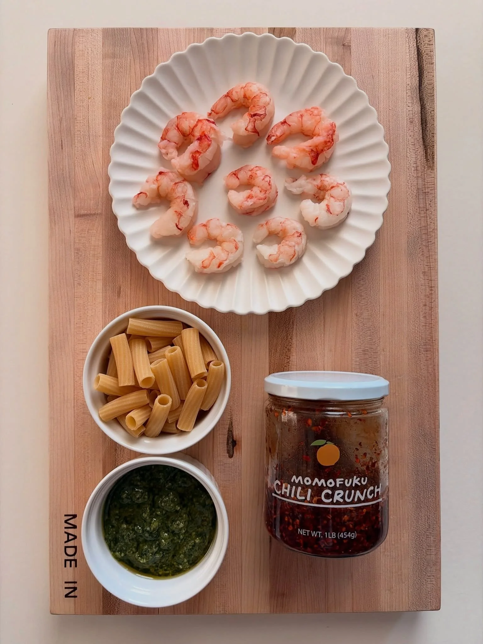 rigatoni. pesto. shrimp. chili crunch. toasted breadcrumbs. parmesan. 🍝🌶️swipe to see how it comes together &rarr;

pesto chili crunch pasta with shrimp 🍝
.
.
.
full recipe with step by step instructions at nomsbyjackie.com 🔗 (link in bio)