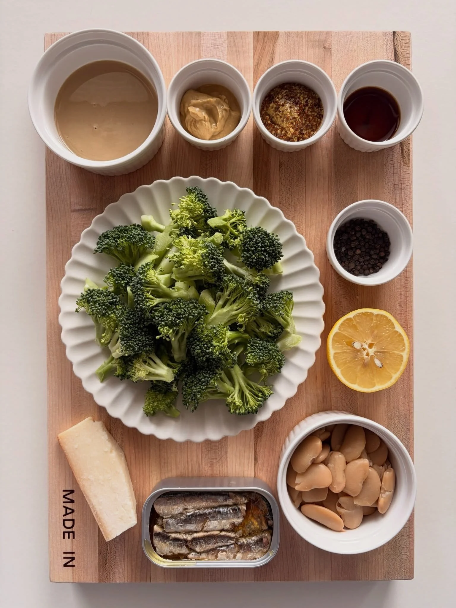 broccoli. tahini. dijon. worcestershire. black pepper. lemon. parmesan. anchovies. butter beans. 🥦✨swipe to see how it comes together &rarr;

charred broccoli &amp; butter bean caesar salad 🥦
.
.
.
full recipe with step by step instructions at noms
