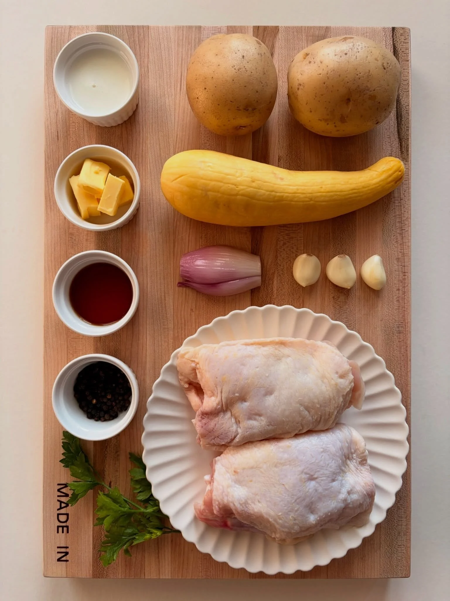chicken thighs. potatoes. squash. shallot. peppercorns. butter. milk. brandy. + a secret ingredient for the mash 🍗🖤 swipe to see how it comes together &rarr;

crispy chicken thighs with peppercorn sauce 🍗
.
.
.
full recipe with step by step instru