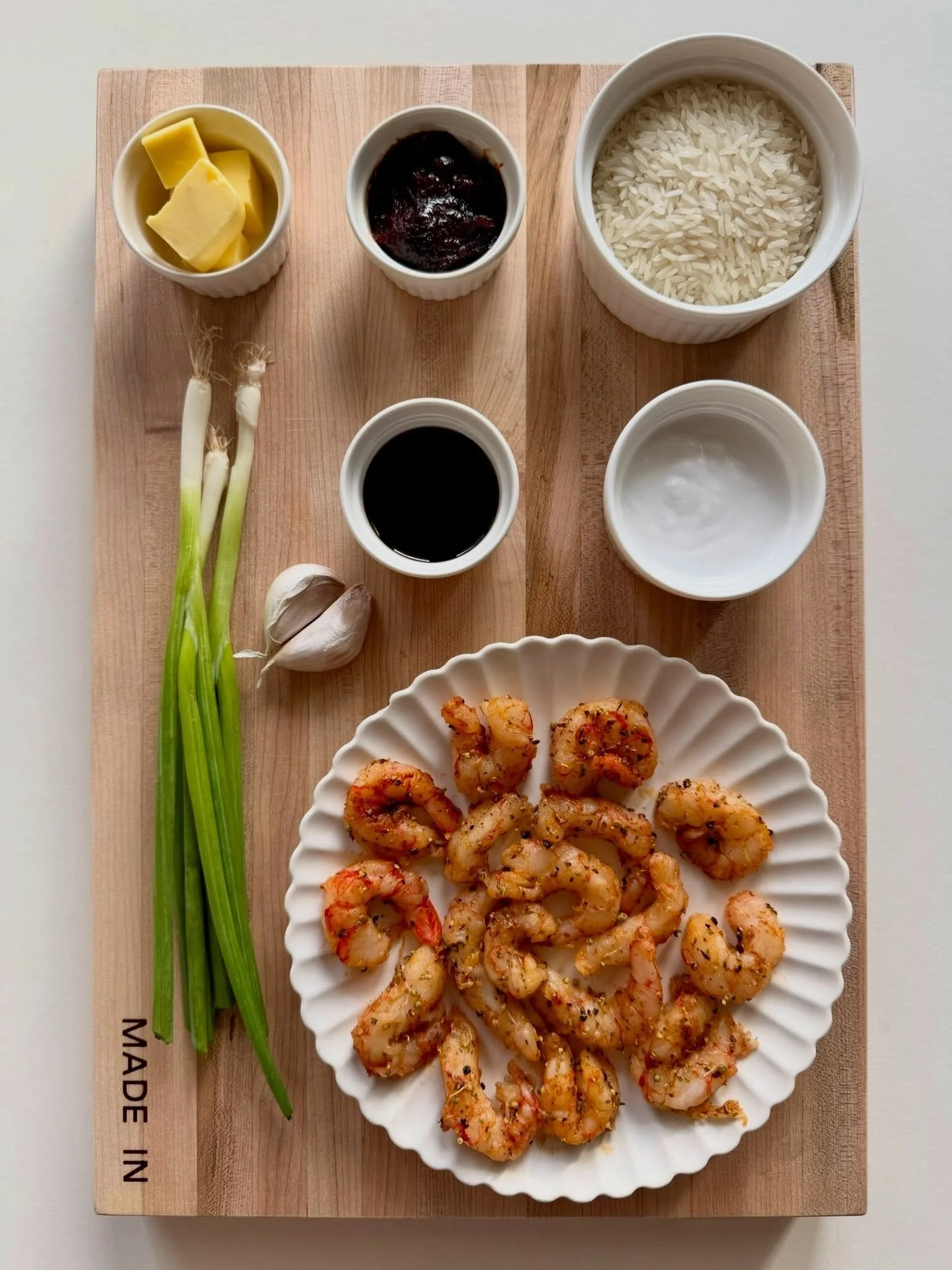 shrimp. butter. gochujang. rice. soy sauce. coconut milk. green onion. garlic. 🍤🥥 swipe to see how it comes together &rarr;

creamy coconut gochujang shrimp 🍤
.
.
recipe by @moribyan ✨
