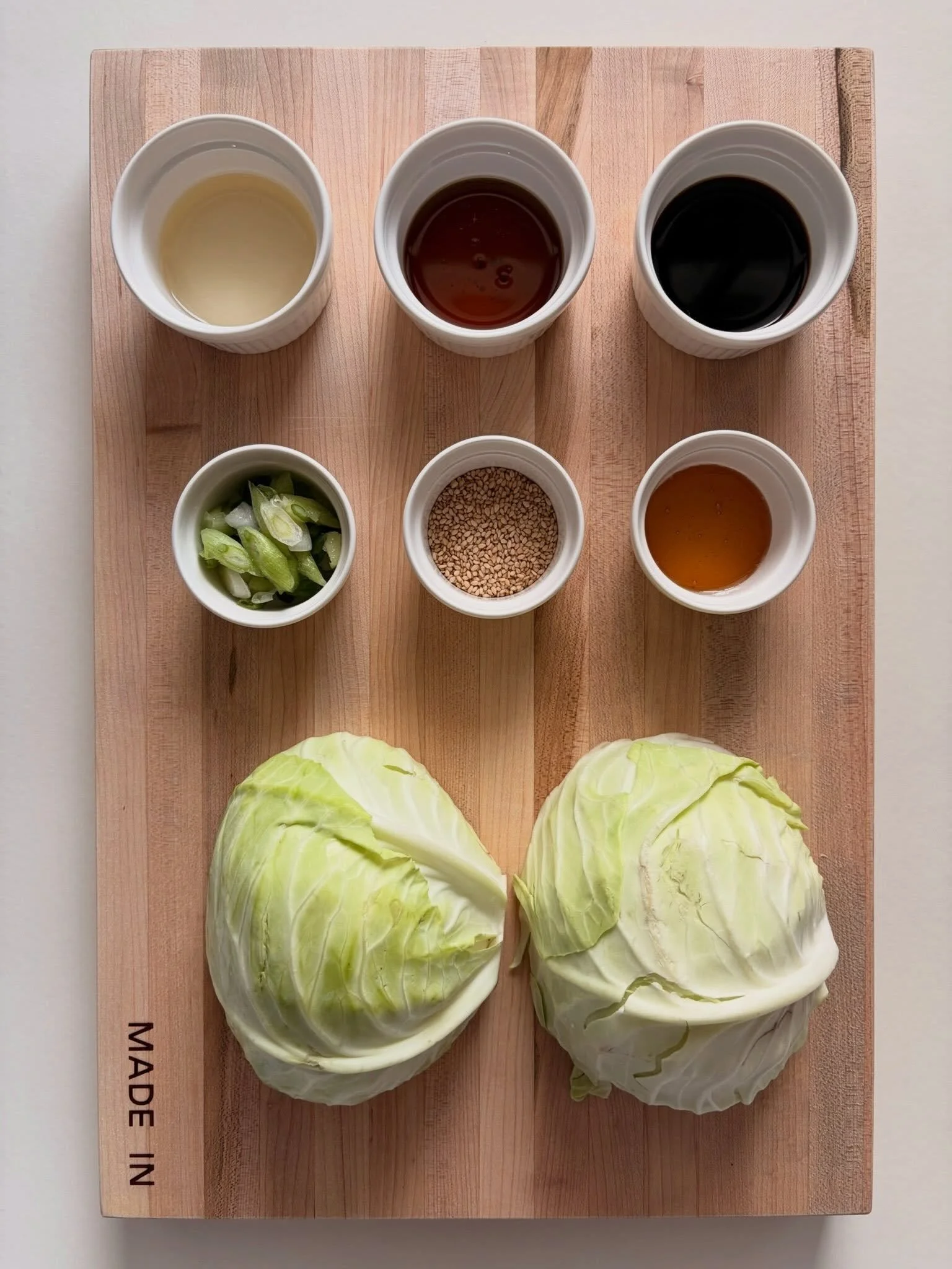 cabbage. soy sauce. sesame oil. rice vinegar. honey. sesame seeds. green onion. 🥬✨ swipe to see how it comes together &rarr;

sesame cabbage salad 🥬
.
.
.
full recipe with step by step instructions at nomsbyjackie.com 🔗 (link in bio)
