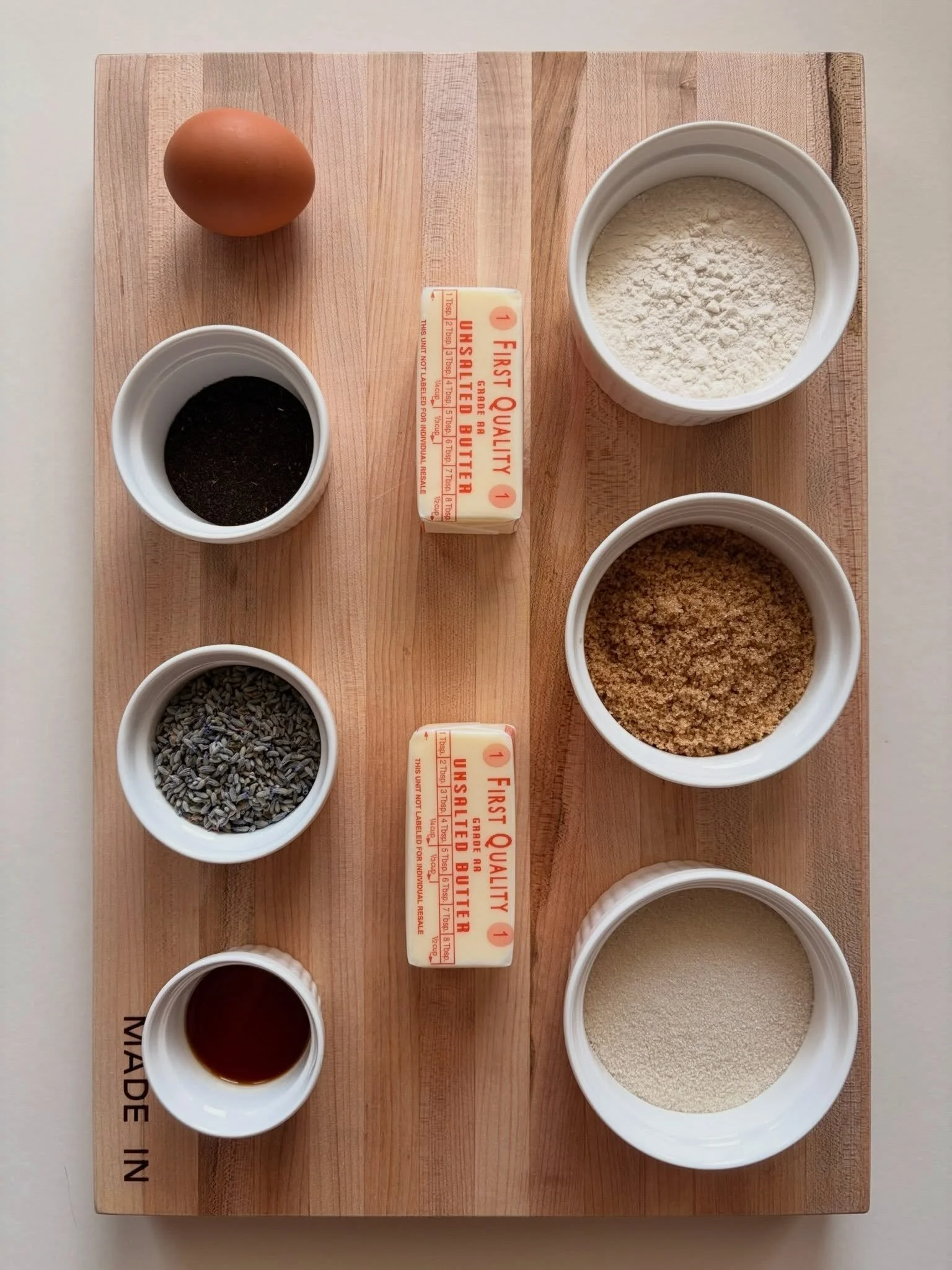 flour. brown sugar. granulated sugar. butter. egg. earl grey. lavender. vanilla extract. 🍪🫖 swipe to see how it comes together &rarr;

london fog cookies 🍪 🪻
.
.
.
full recipe with step by step instructions at nomsbyjackie.com 🔗 (link in bio)