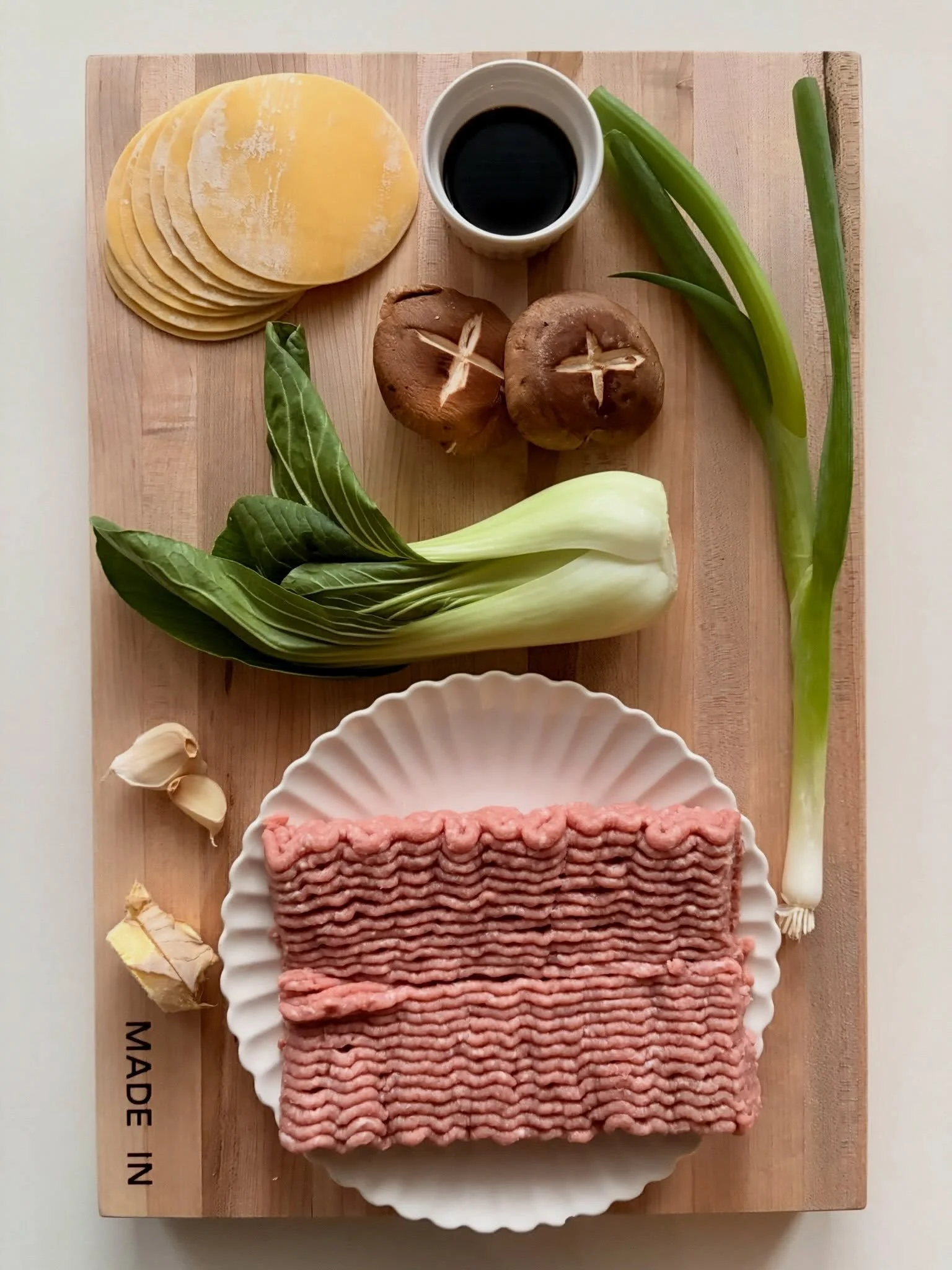 ground pork. shiitake mushrooms. dumpling sheets. soy sauce. green onion. garlic. ginger. bok choy. 🥟🍲 swipe to see how it comes together &rarr;

deconstructed dumpling soup 🥟🍲
.
.
.
full recipe with step by step instructions at nomsbyjackie.com 