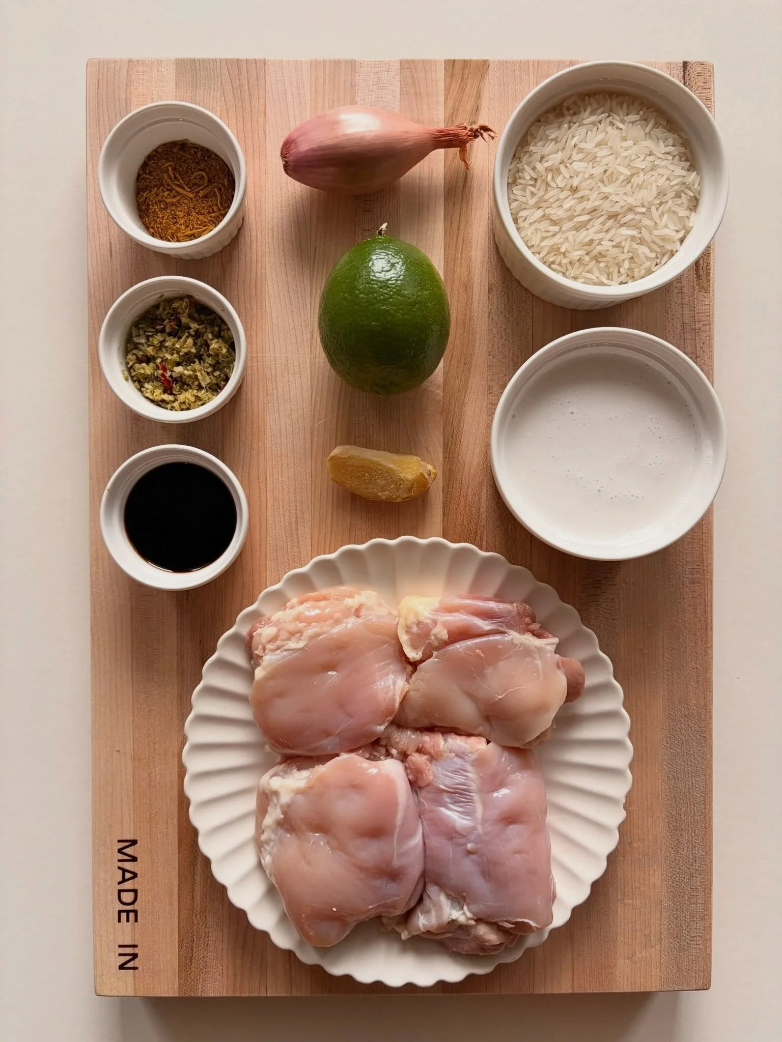 chicken thighs. rice. coconut milk. shallot. lime. ginger. coconut curry. lemongrass. soy sauce. 🍋🥥 swipe to see how it comes together &rarr;

lemongrass curry chicken bowl 🍋
.
.
recipe inspired by @pinchofyum ✨
.
.
full recipe with step by step i