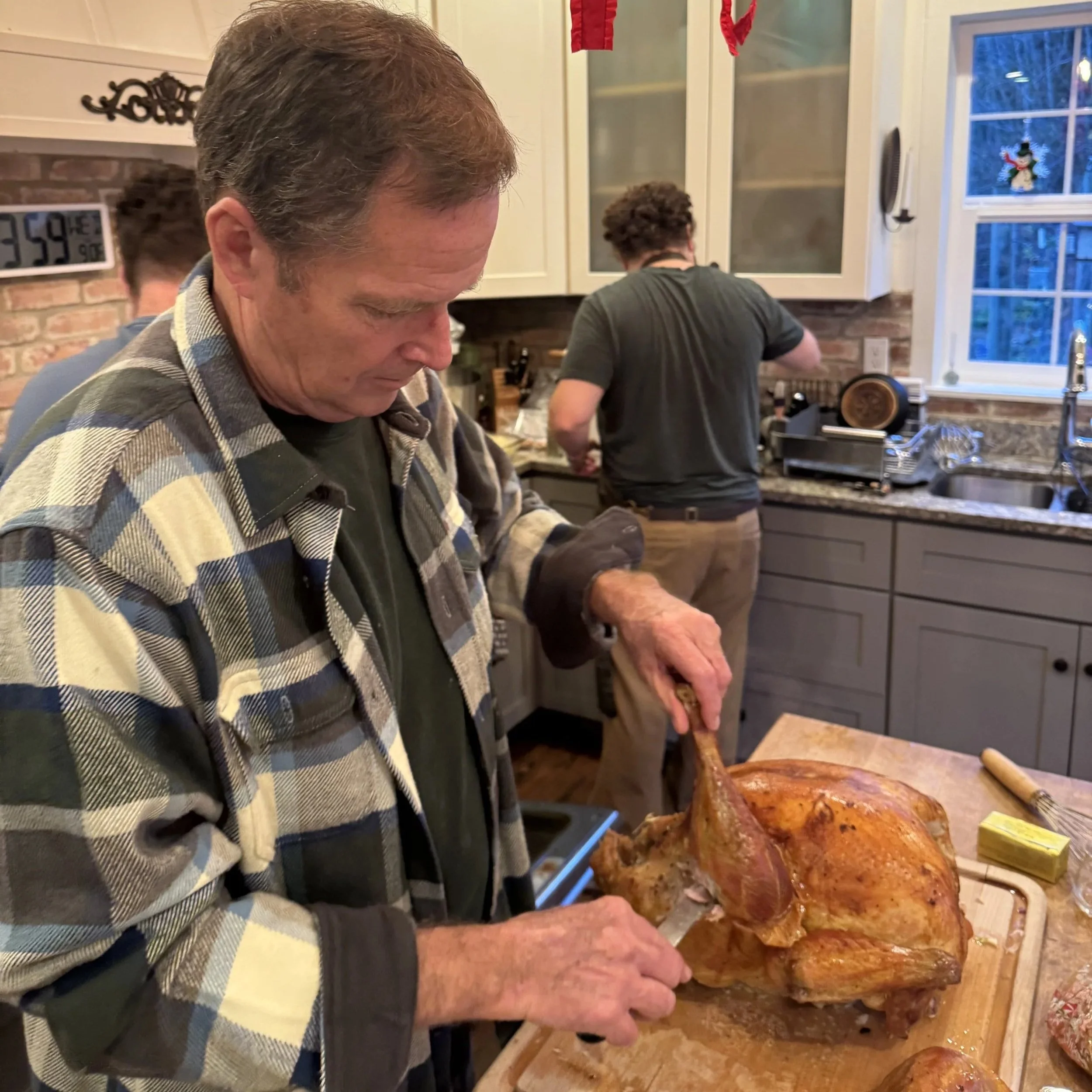Leland+carving+turkey.jpg