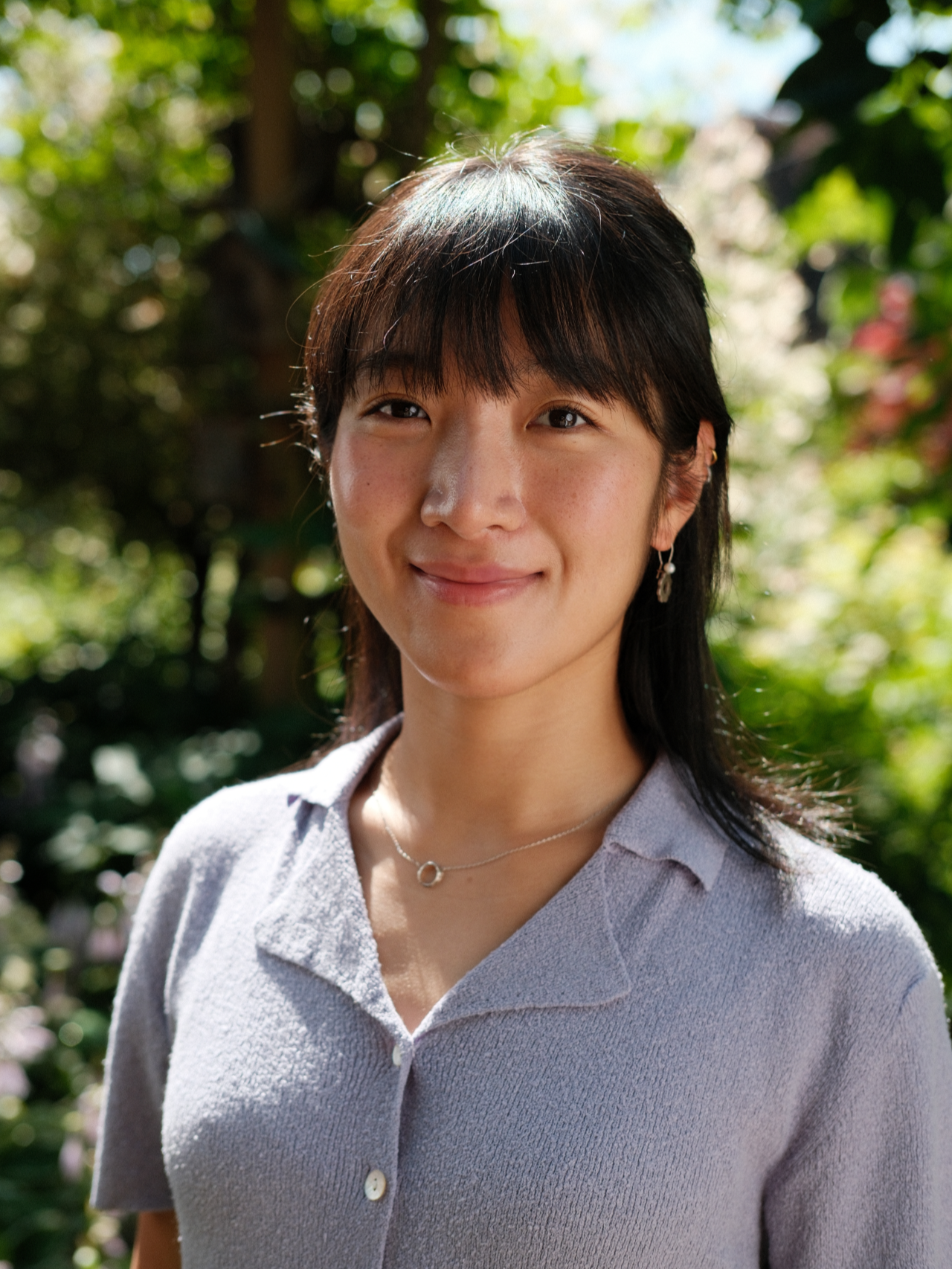 Professional headshot of a Korean therapist in Vancouver providing counselling services