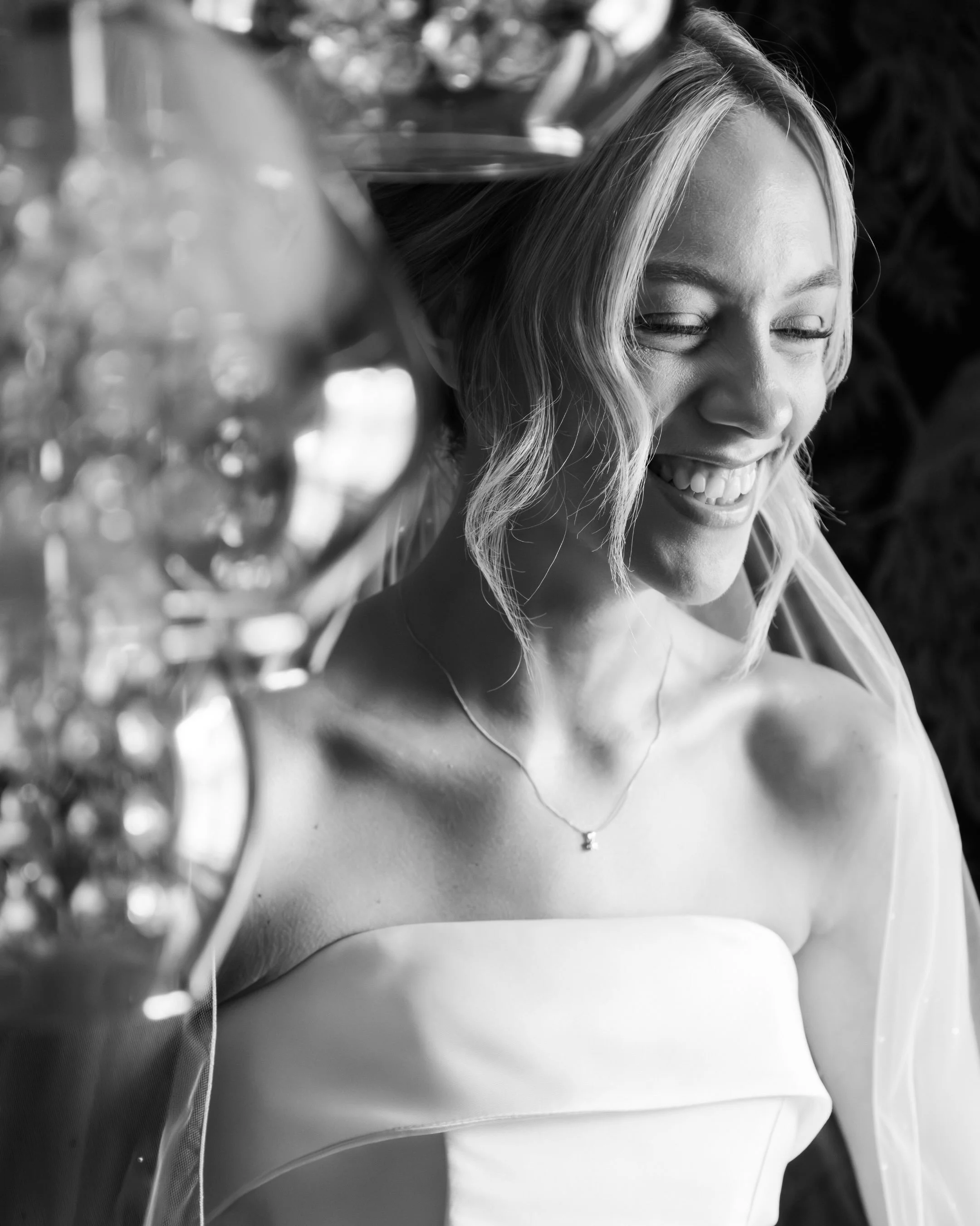 ❤️&zwj;🔥LET&rsquo;S TAKE A MOMENT TO TALK ABOUT FRIENDSHIP ❤️&zwj;🔥

Every wedding day, I walk into a room filled with people from all different walks of life.

They are different in so many ways, but completely united by one person. For this gorge
