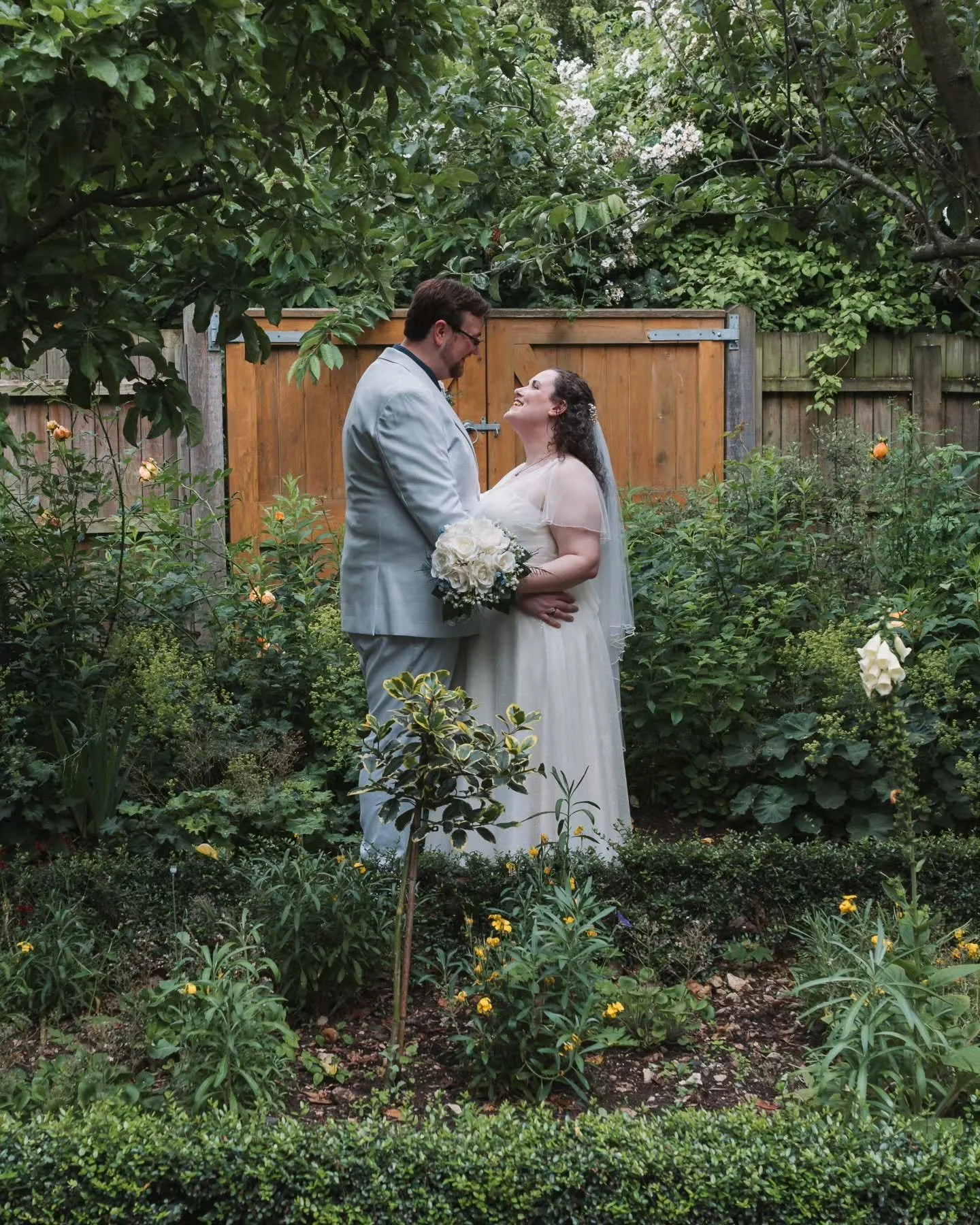 IMOGEN + MATT 

These two knew exactly how to make their day their own.

From an art gallery ceremony to secret gardens retreat, every detail was perfectly planned and was a real a pleasure to capture. ❤️

Photographer - @danielgoodyearphotography
Dr