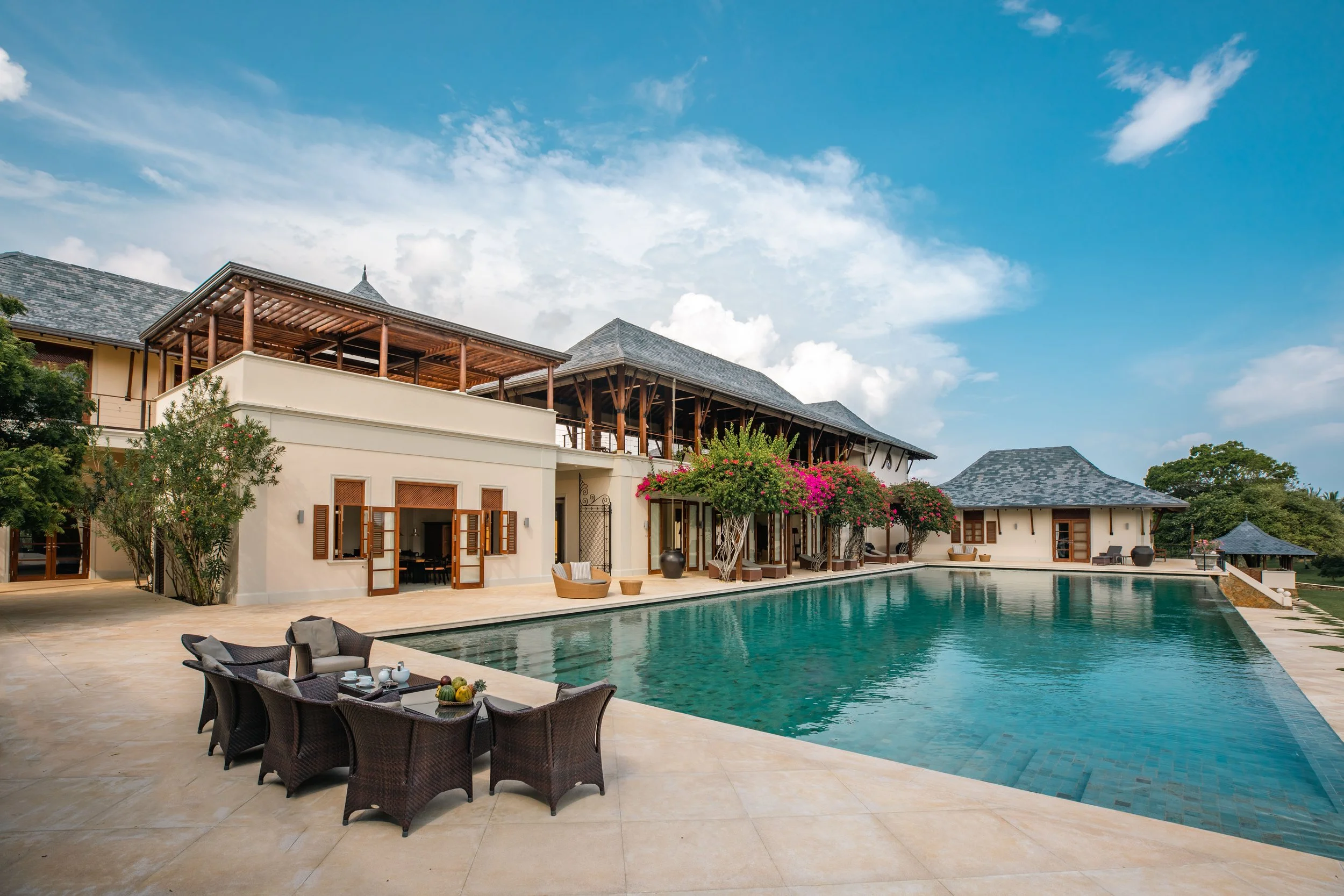 The private infinity pool at Ranawara Villa