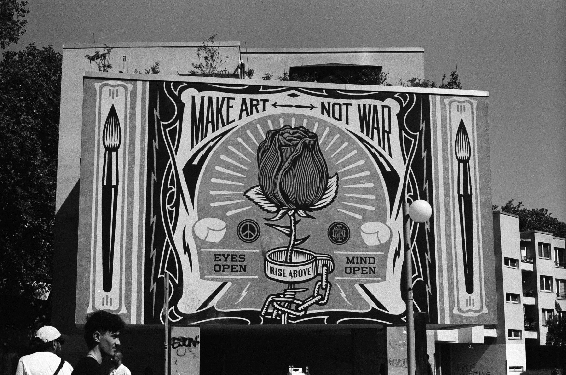 male art no war\obey
