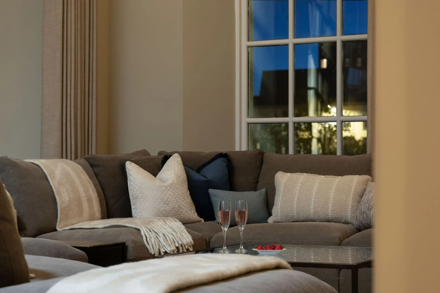 Sitting room in the evening at West Regent Street, Glasgow, renovated and furnished by SANNA Design Studio