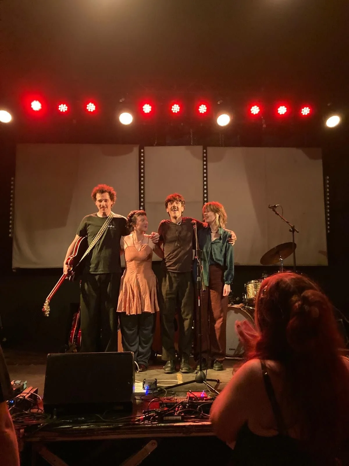 🍊 gestern Abend mit @moritzley, @_danielism_ &amp; Miriam Support f&uuml;r @brockiiiiiii bei der easy peeler Tour gespielt &amp; eine sehr tolle Zeit gehabt 🍊 

Danke an alle die da waren und uns auch weiterhin unterst&uuml;tzen! Wir freuen uns auf