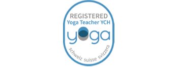 Seen ist ein kreisförmiges Logo mit dem Text 'REGISTERED Yoga Teacher YCH yoga schweiz suisse svizzera' rund um das Logo.