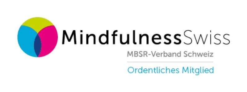 Logo von Mindfulness Swiss mit farbigem Kreis und Text