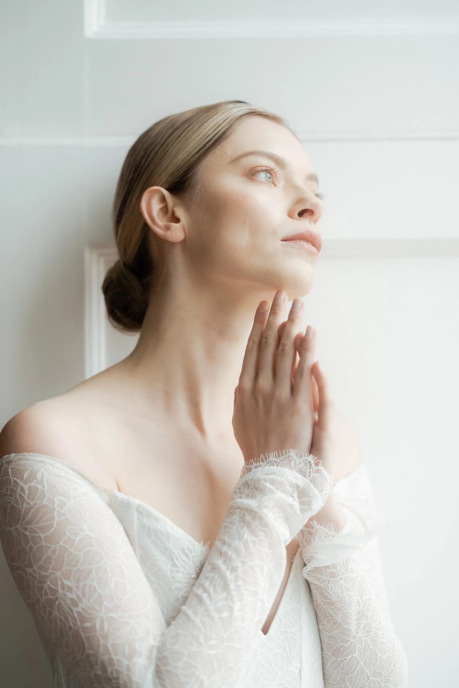 Cornwall-Wedding-Hair-Low-Bun-Verity-Westcott-Photography-Trelowarren-40.jpg
