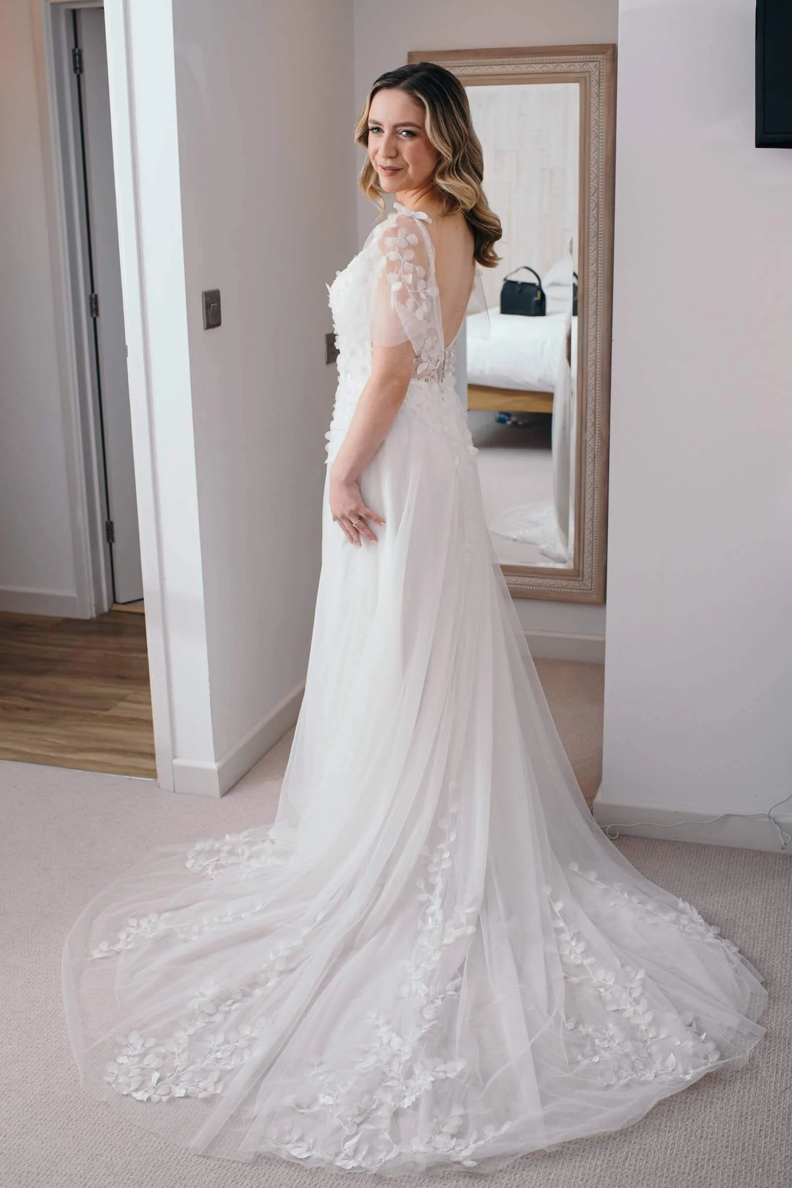 Soft-Waves-Hollywood-Waves-Bridal-Hair-Stylist-Cornwall-polmanter-st-ives-wedding-37.jpg