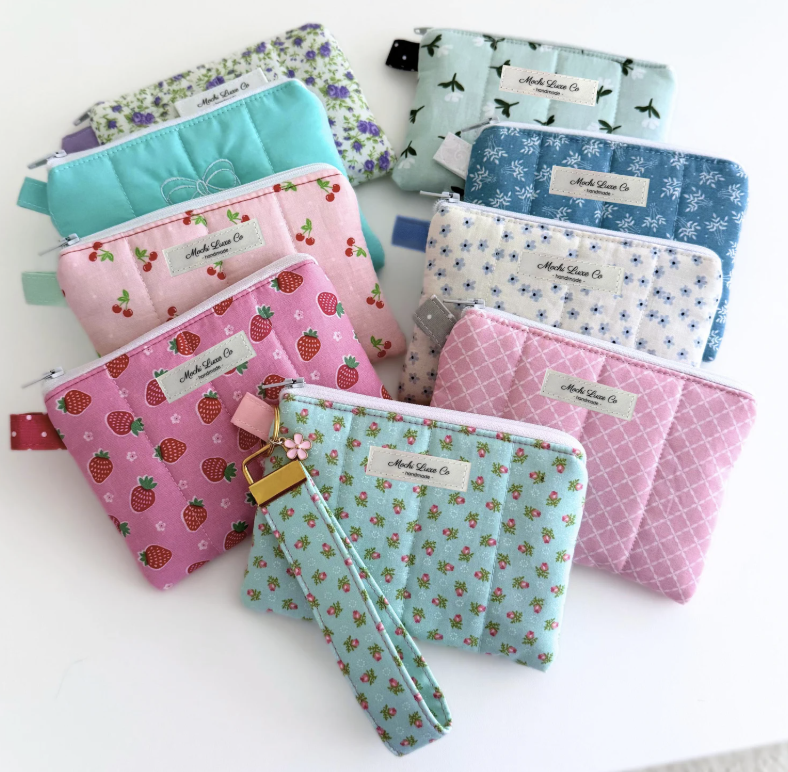 Mini Pouch (great for AirPods and Lipstick)